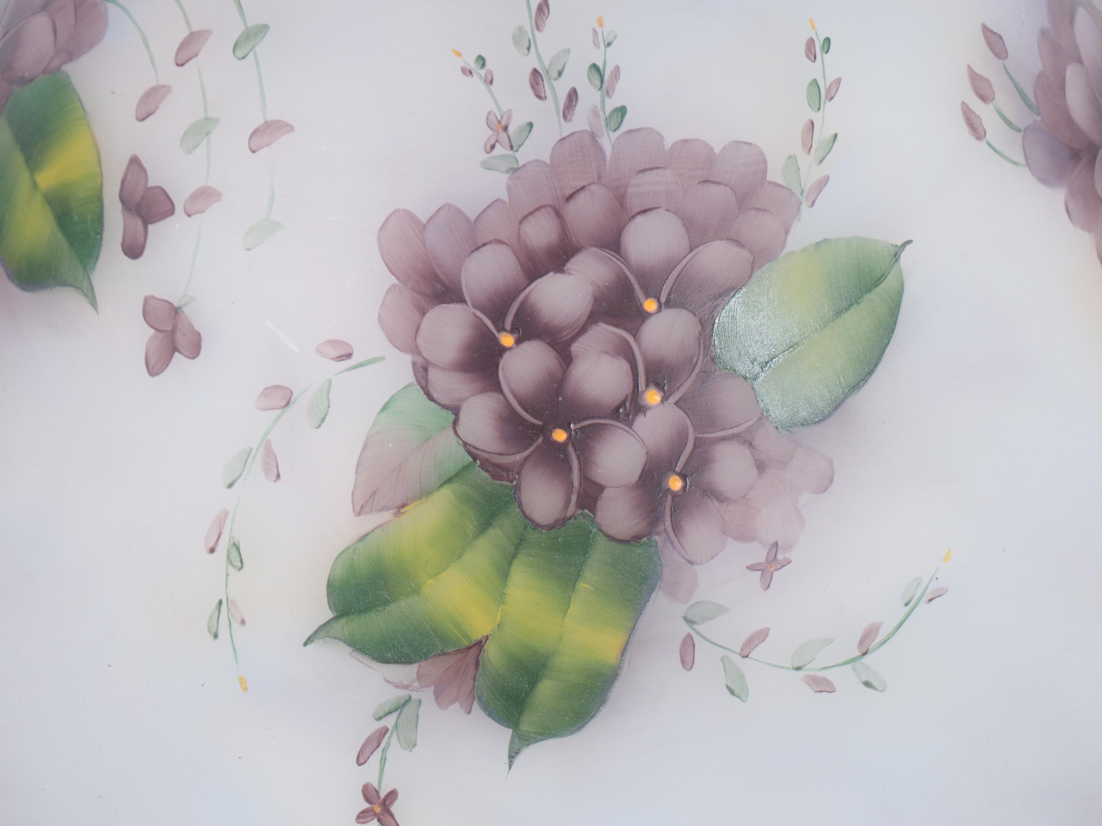 Green and Black Finish Resin Table Lamp with Hydrangea Glass Shade