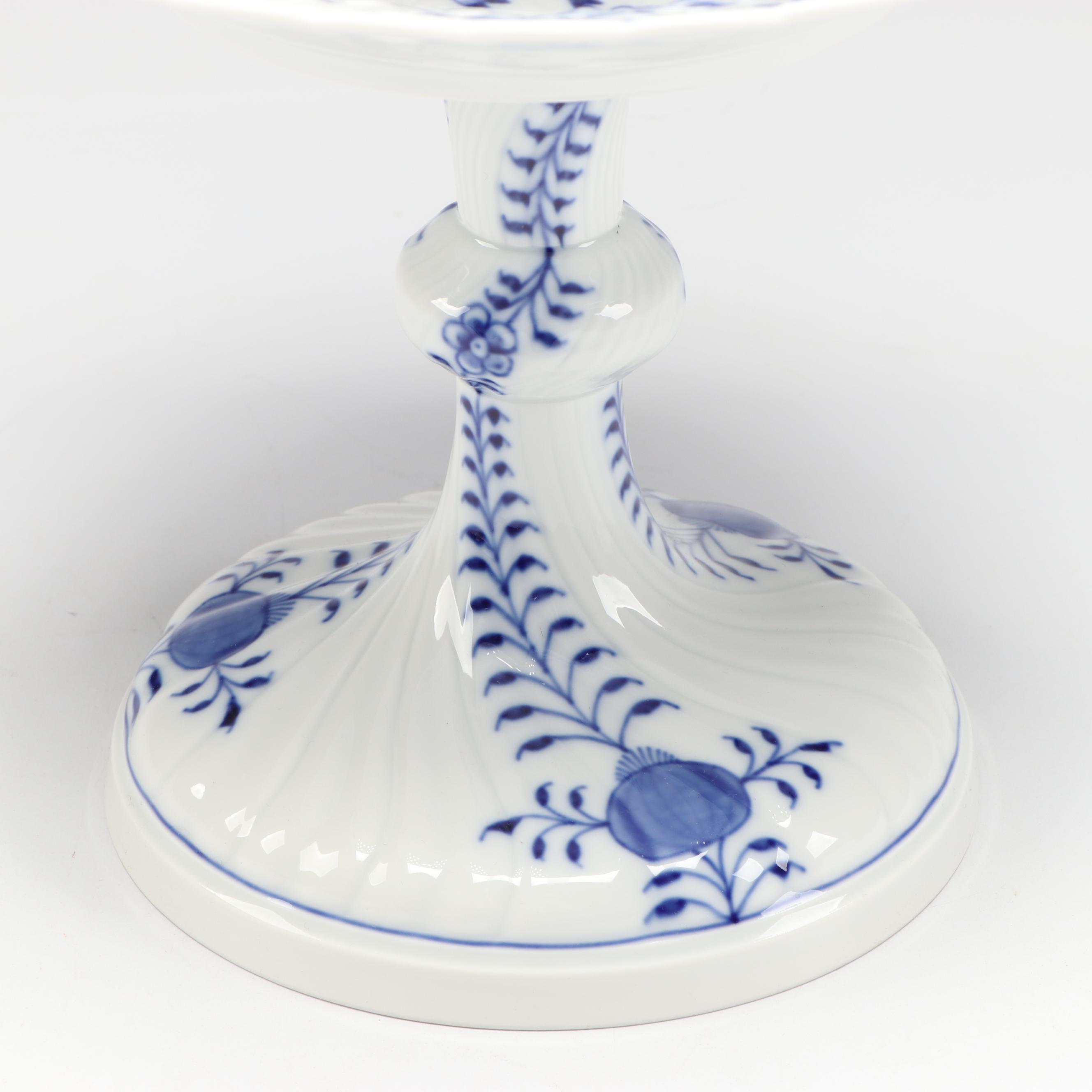Meissen "Blue Onion" Porcelain Tiered Dessert Stand, 20th Century