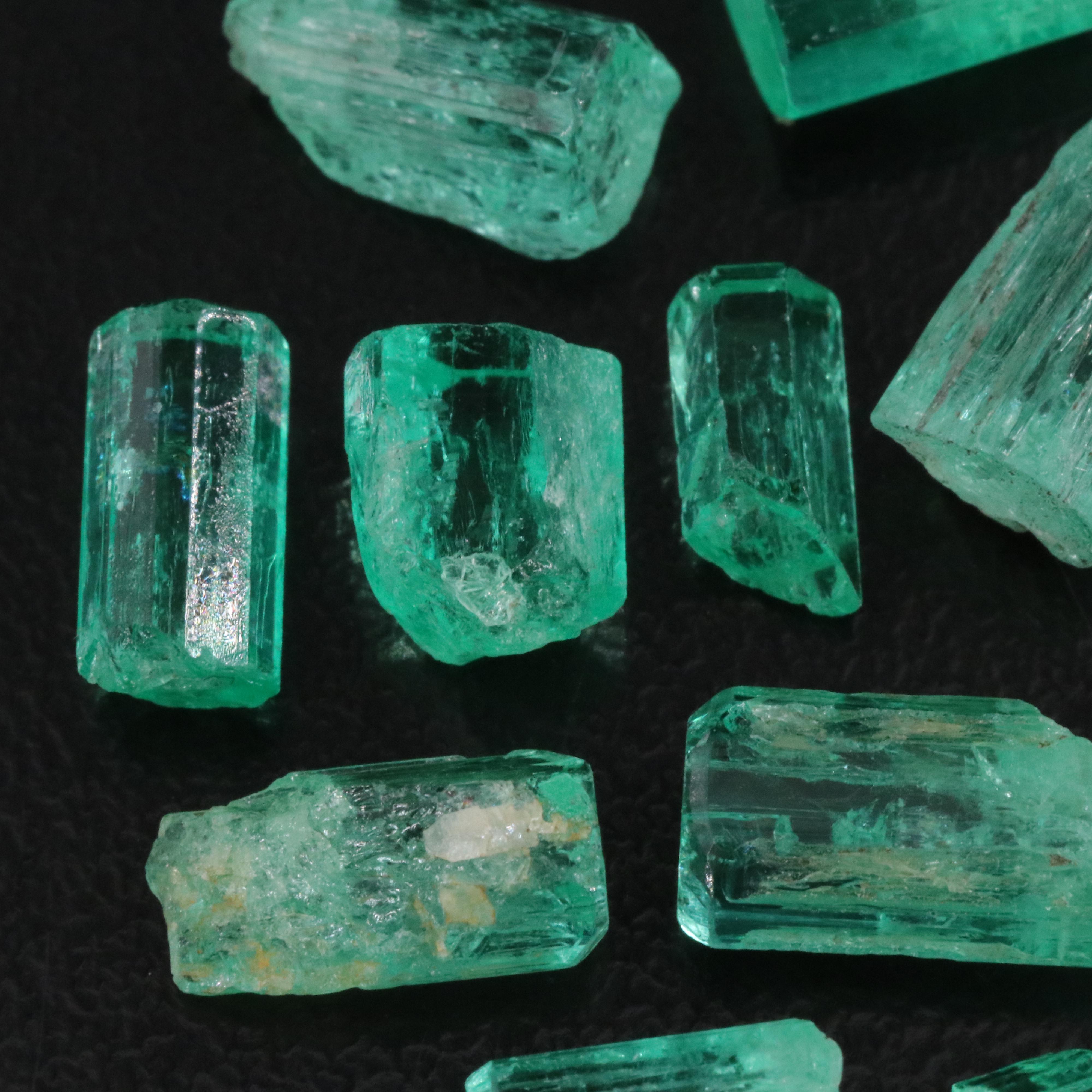 Loose 23.60 CTW Rough Emerald Lot