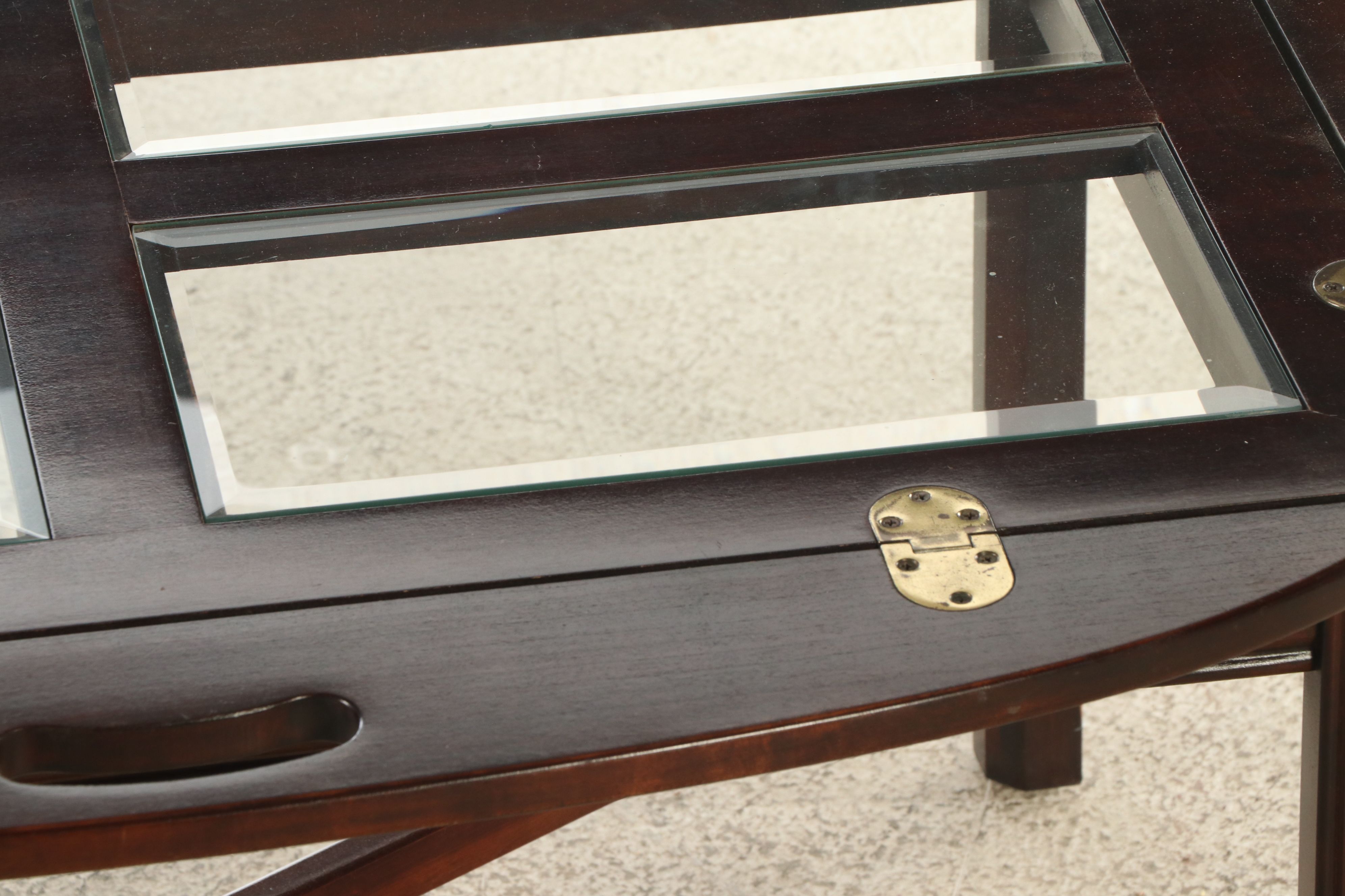 Hammary Chippendale Style Mahogany and Glass Butler's Tray Table