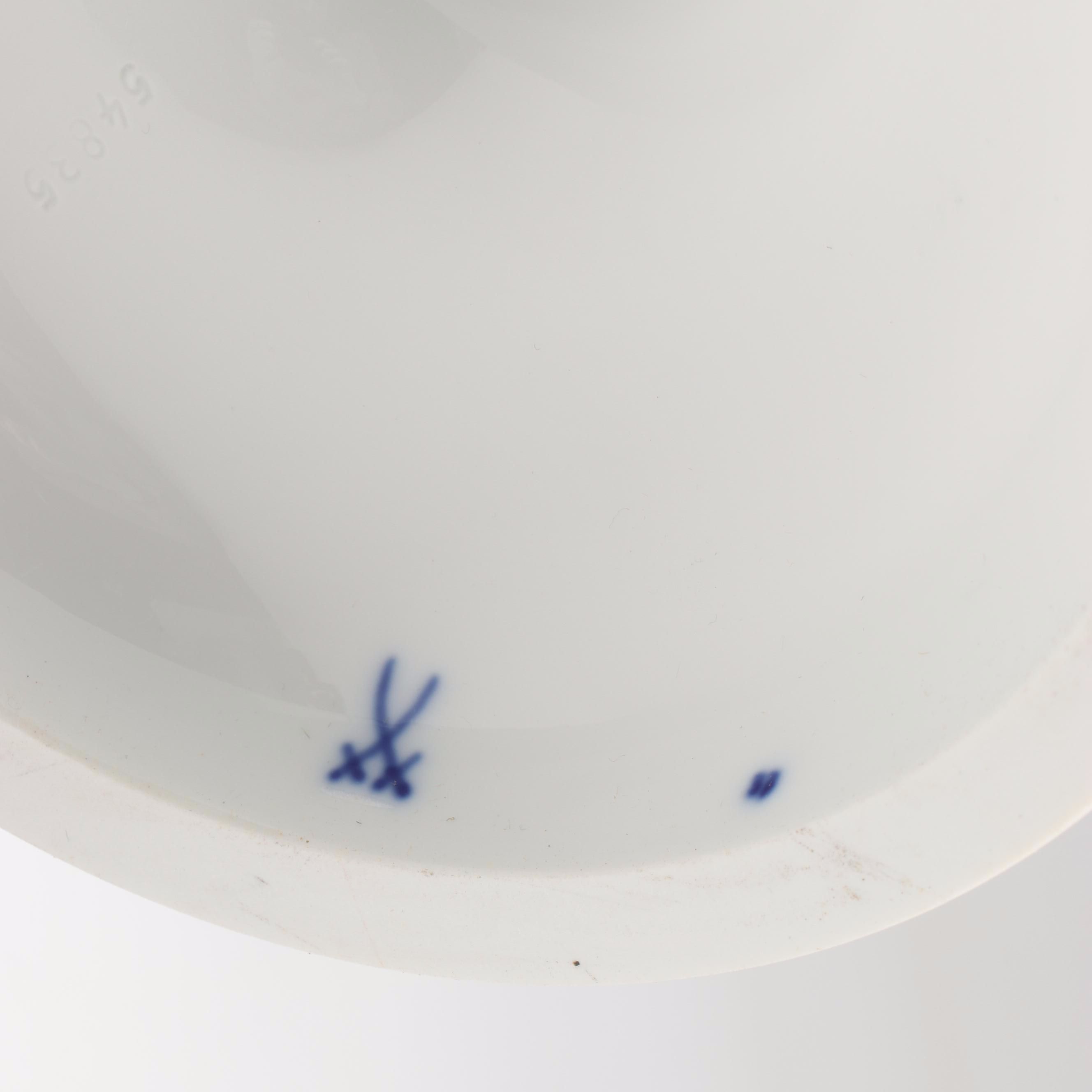 Meissen "Blue Onion" Porcelain Tiered Dessert Stand, 20th Century