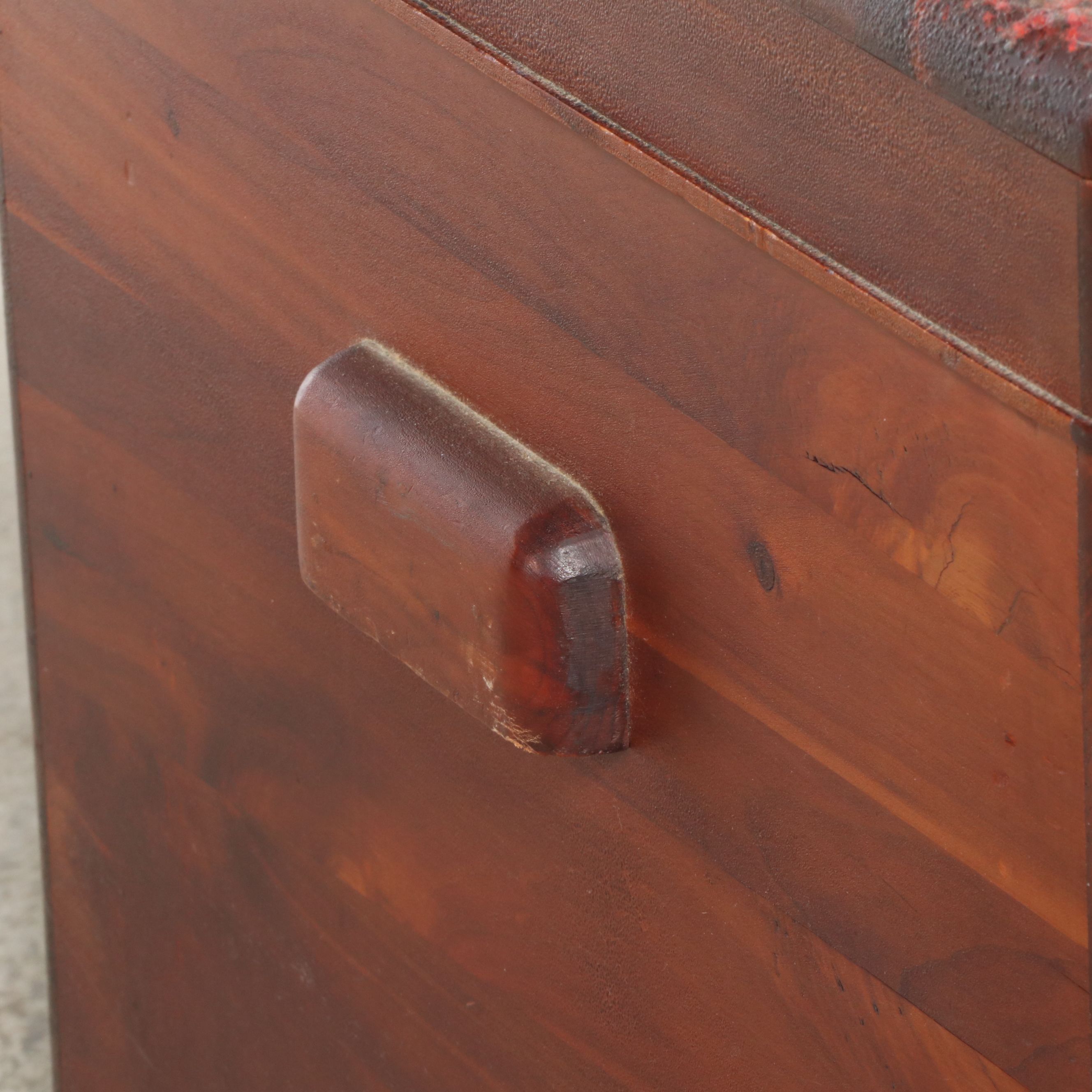 Federal Equipment Co. Cedar Chest, Early to Mid-20th Century