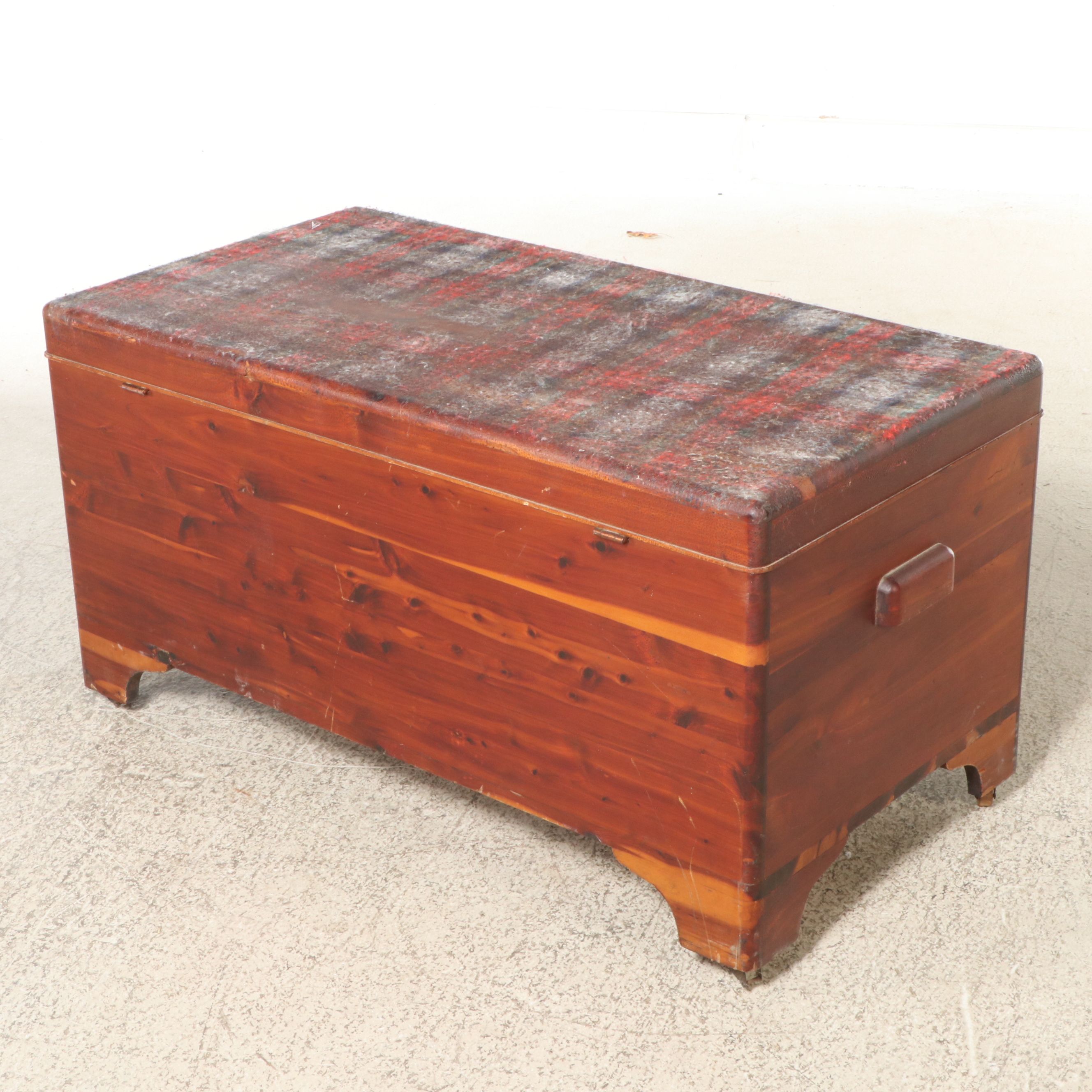 Federal Equipment Co. Cedar Chest, Early to Mid-20th Century