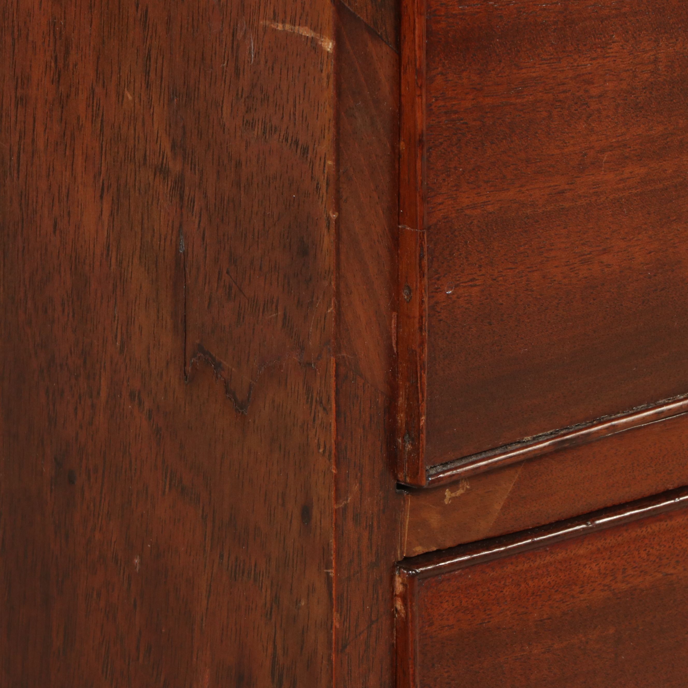 Hepplewhite Style Mahogany Bowfront Chest of Drawers, 19th Century