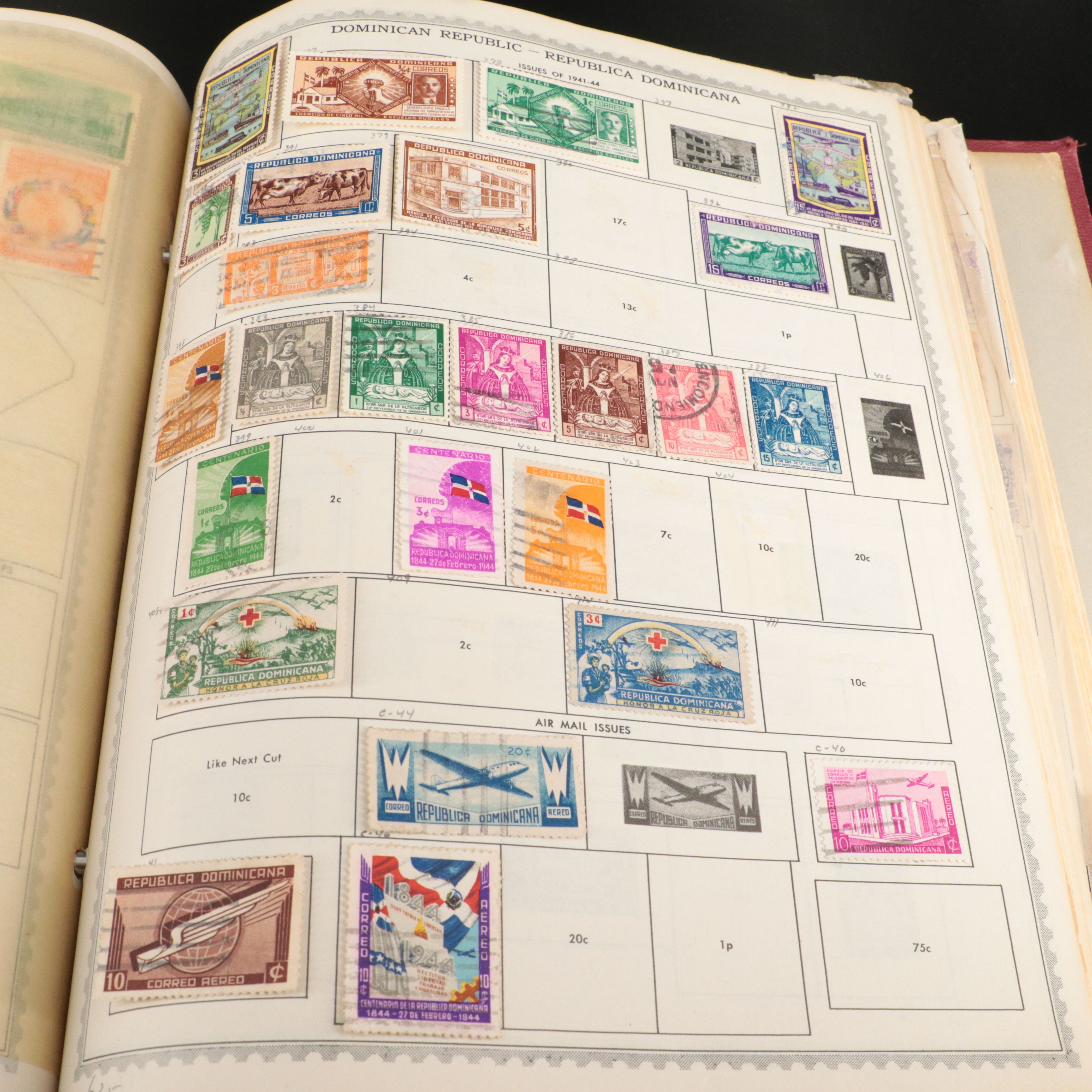 "The New World Wide Postage Stamp Album" Antique to Vintage World Stamps