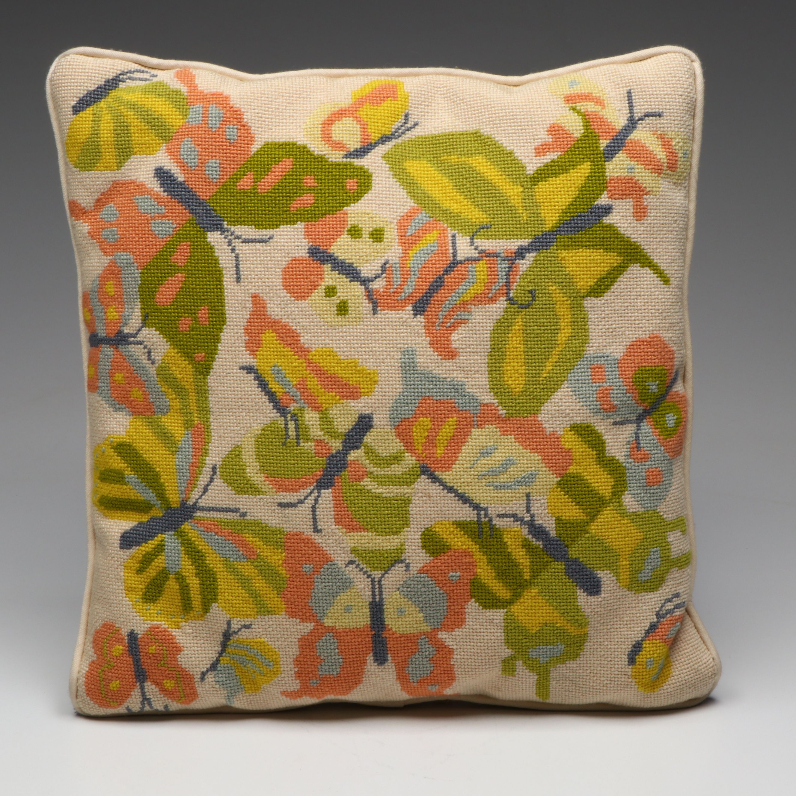 Pepin "Art Nouveau" Tote Bag with Needlepoint Décor and Quilted Tablecloth