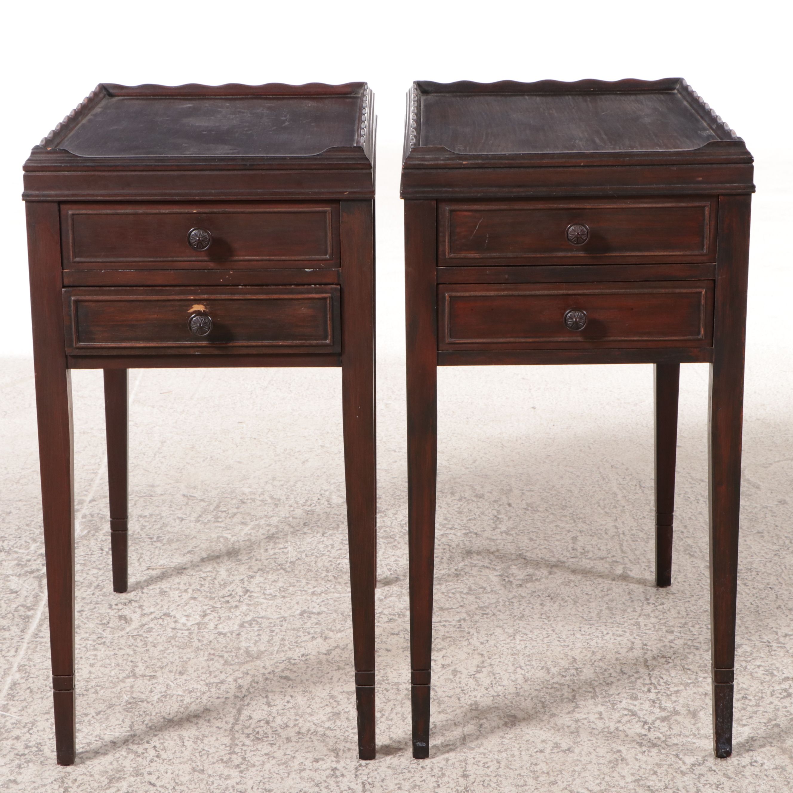 Pair of Vintage Hepplewhite Style Mahogany Finish End Tables