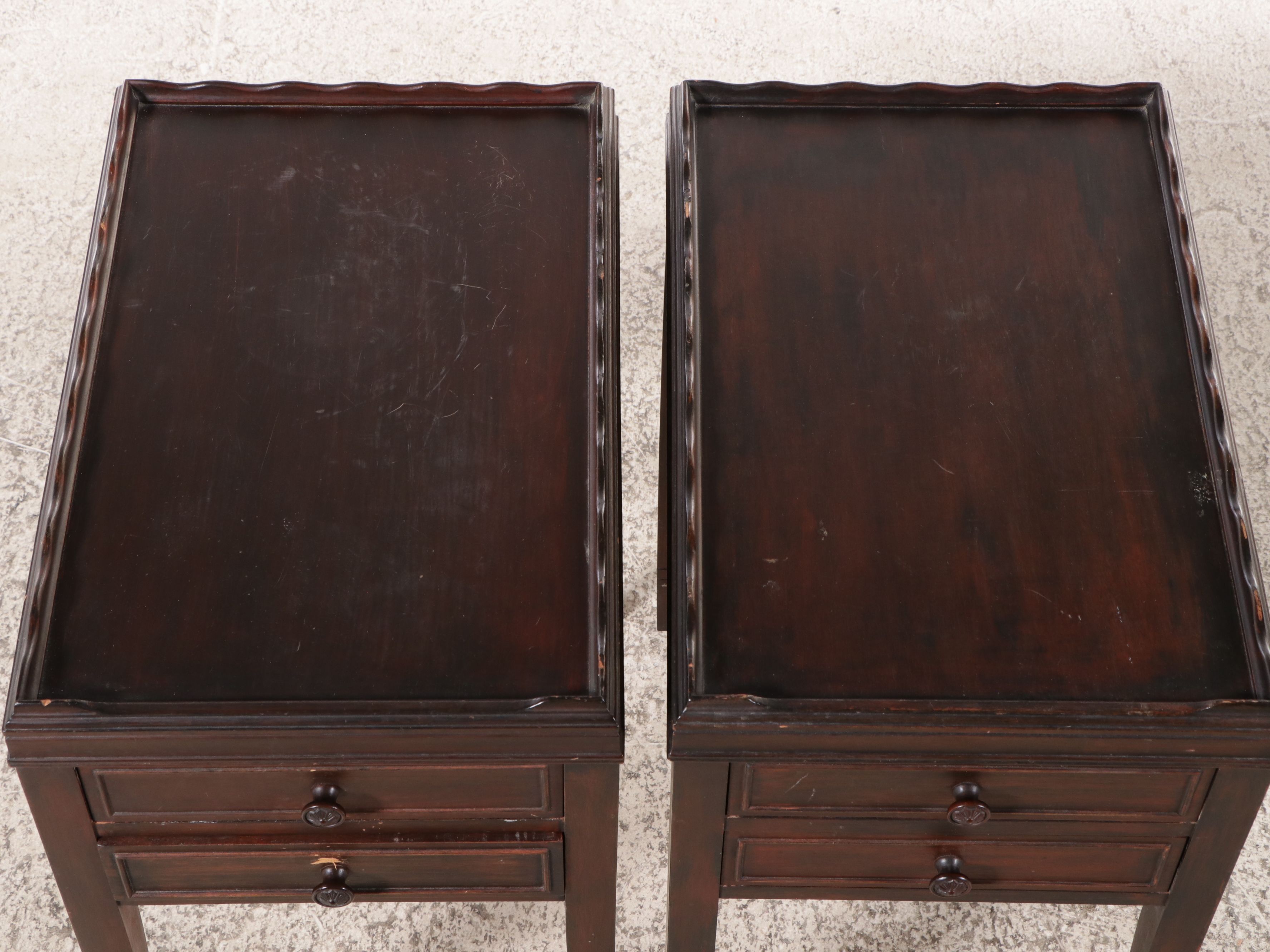 Pair of Vintage Hepplewhite Style Mahogany Finish End Tables