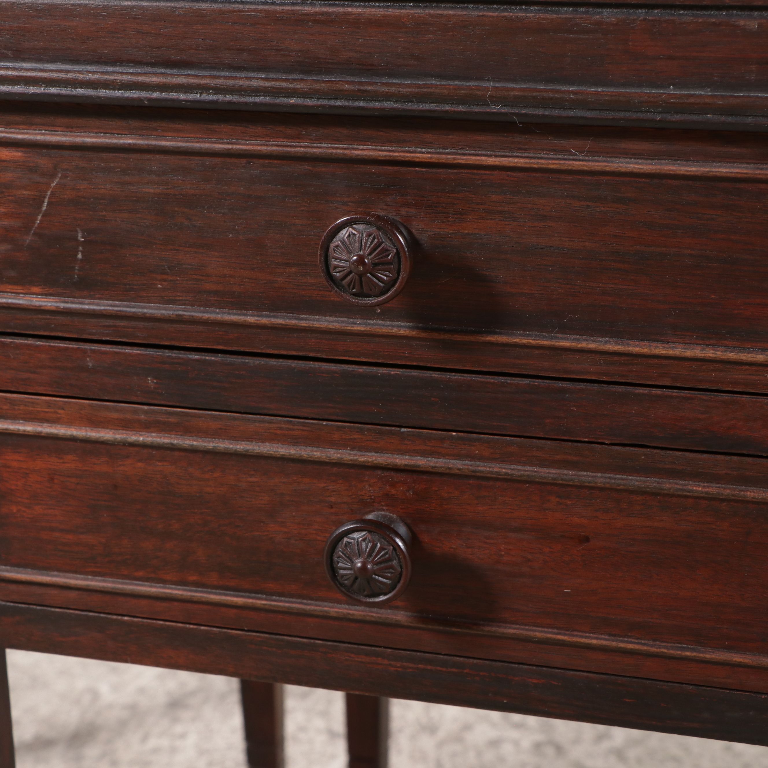 Pair of Vintage Hepplewhite Style Mahogany Finish End Tables