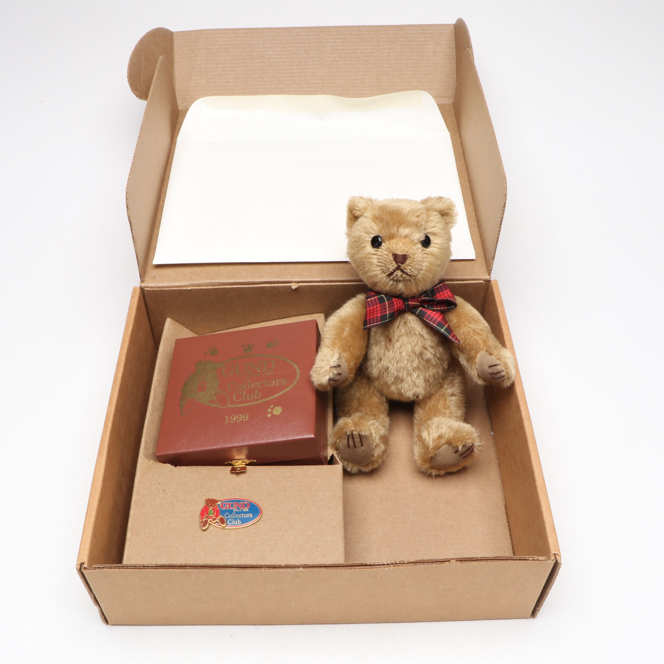 GUND Collectors Club 1999 with Other Bears and Collectors Items