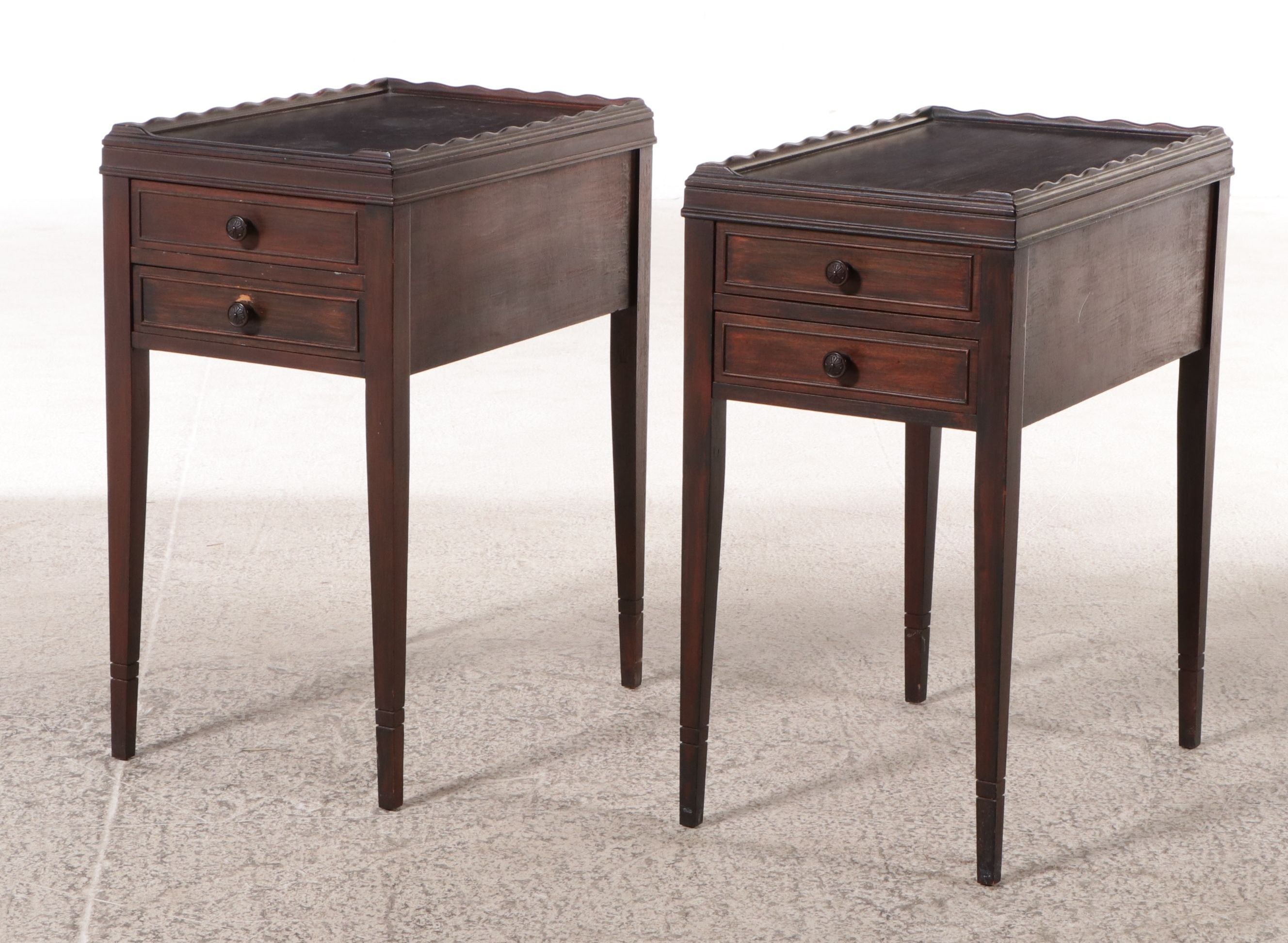 Pair of Vintage Hepplewhite Style Mahogany Finish End Tables