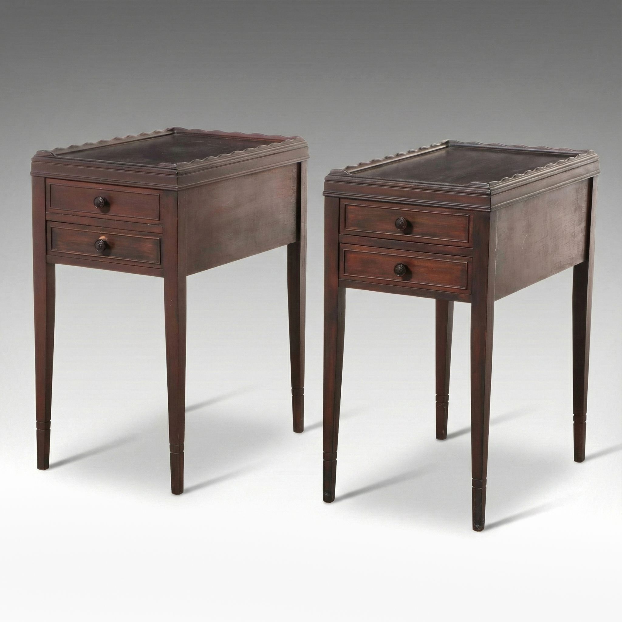 Pair of Vintage Hepplewhite Style Mahogany Finish End Tables
