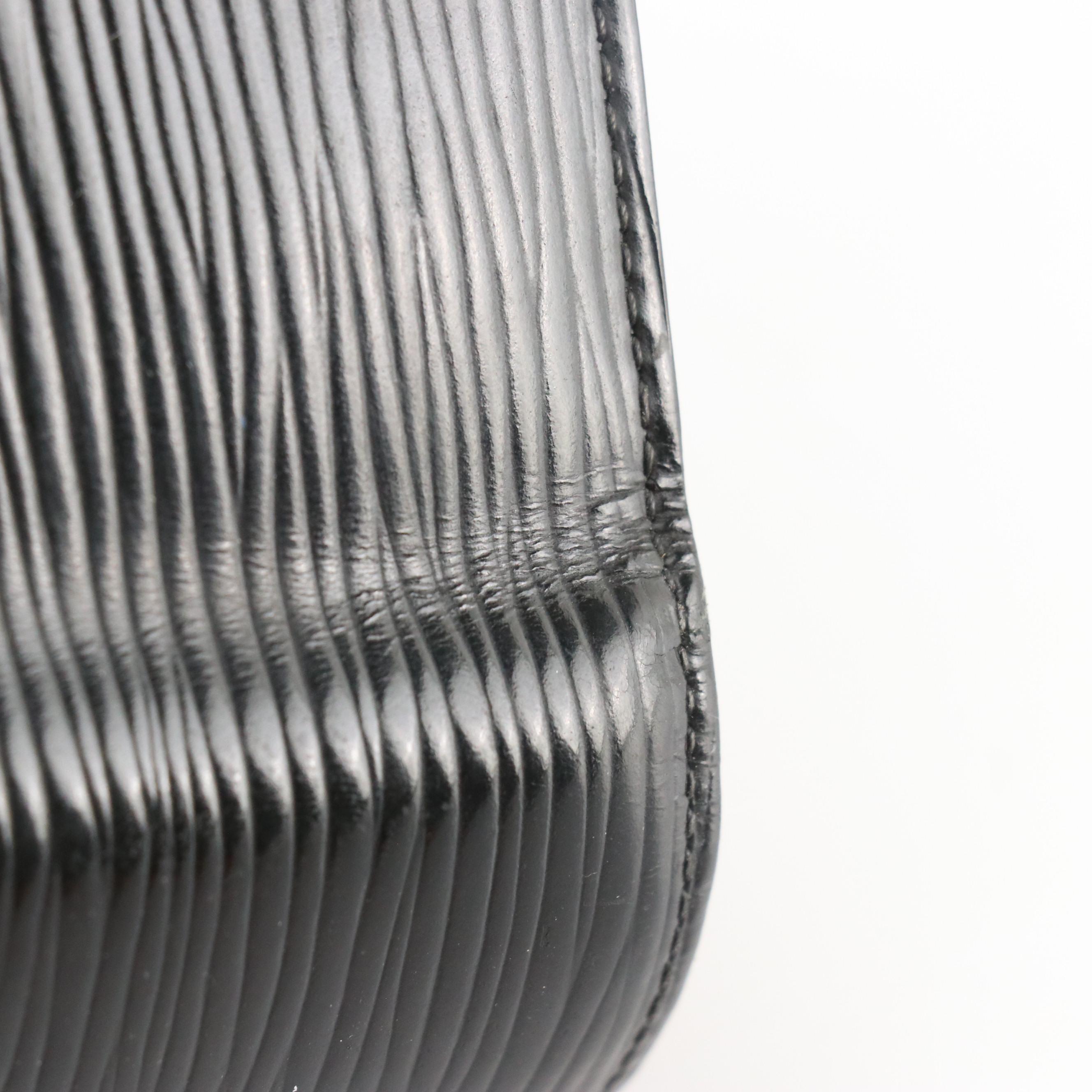 Louis Vuitton 6 Ring Agenda Cover in Black Epi Leather