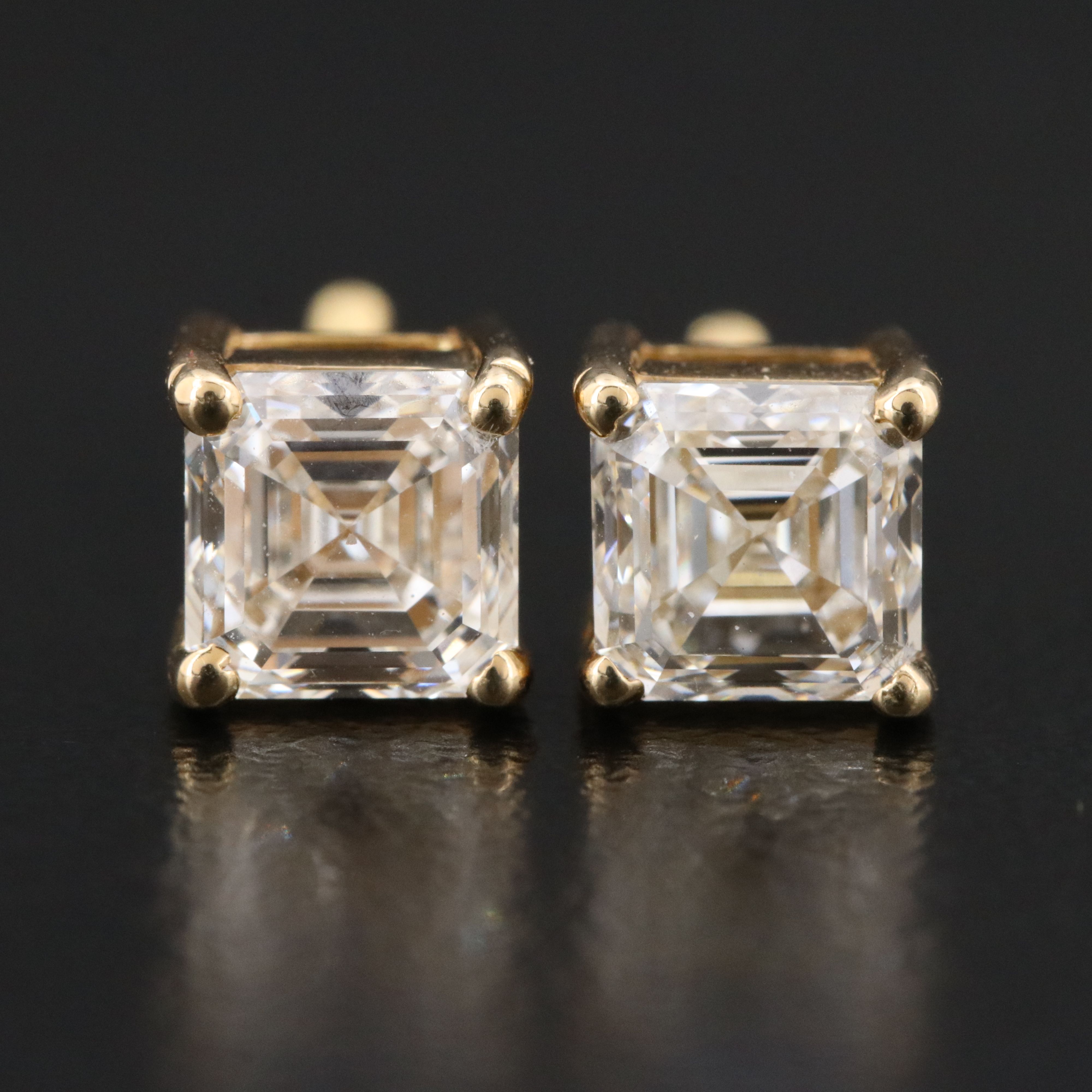 18K 2.00 CTW Diamond Stud Earrings with GIA Reports