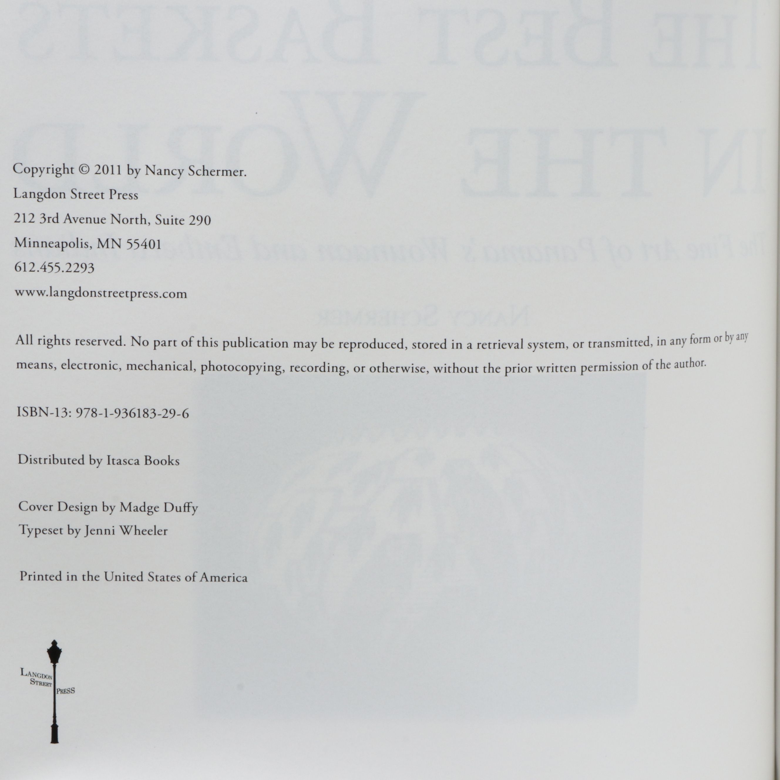 Panamanian Emberá-Wounaan Plant Fiber Basket with Polychrome Tropical Birds