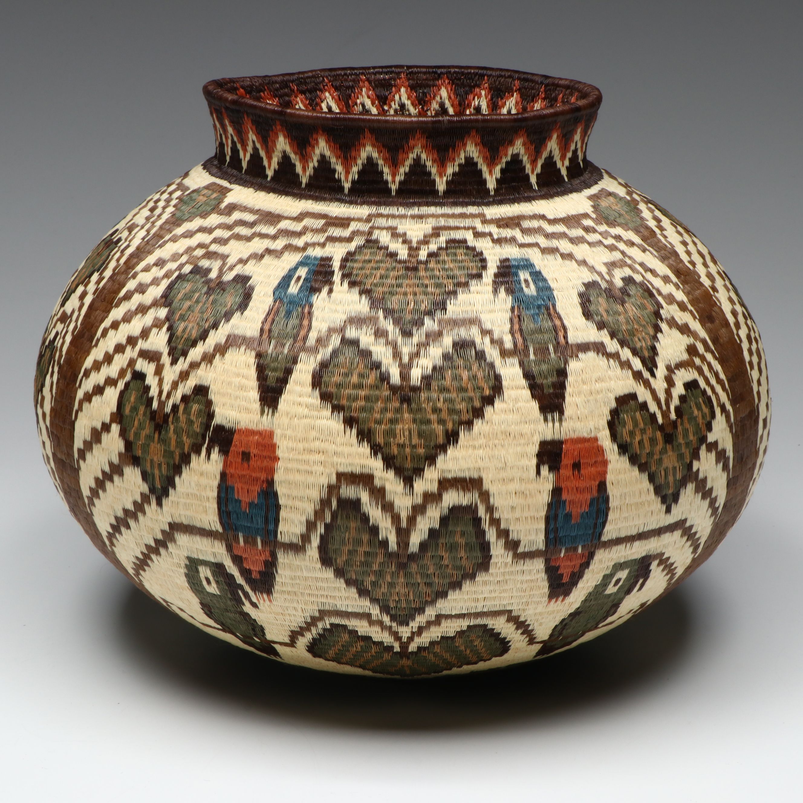 Panamanian Emberá-Wounaan Plant Fiber Basket with Heart-Shaped Leaves and Birds