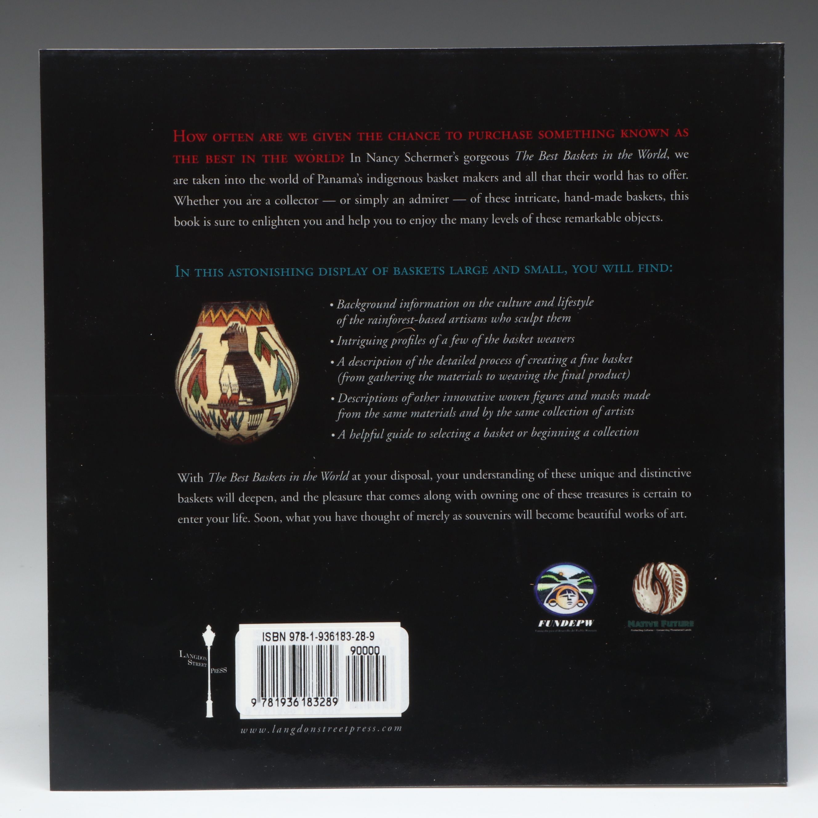 Panamanian Emberá-Wounaan Plant Fiber Basket with Heart-Shaped Leaves and Birds