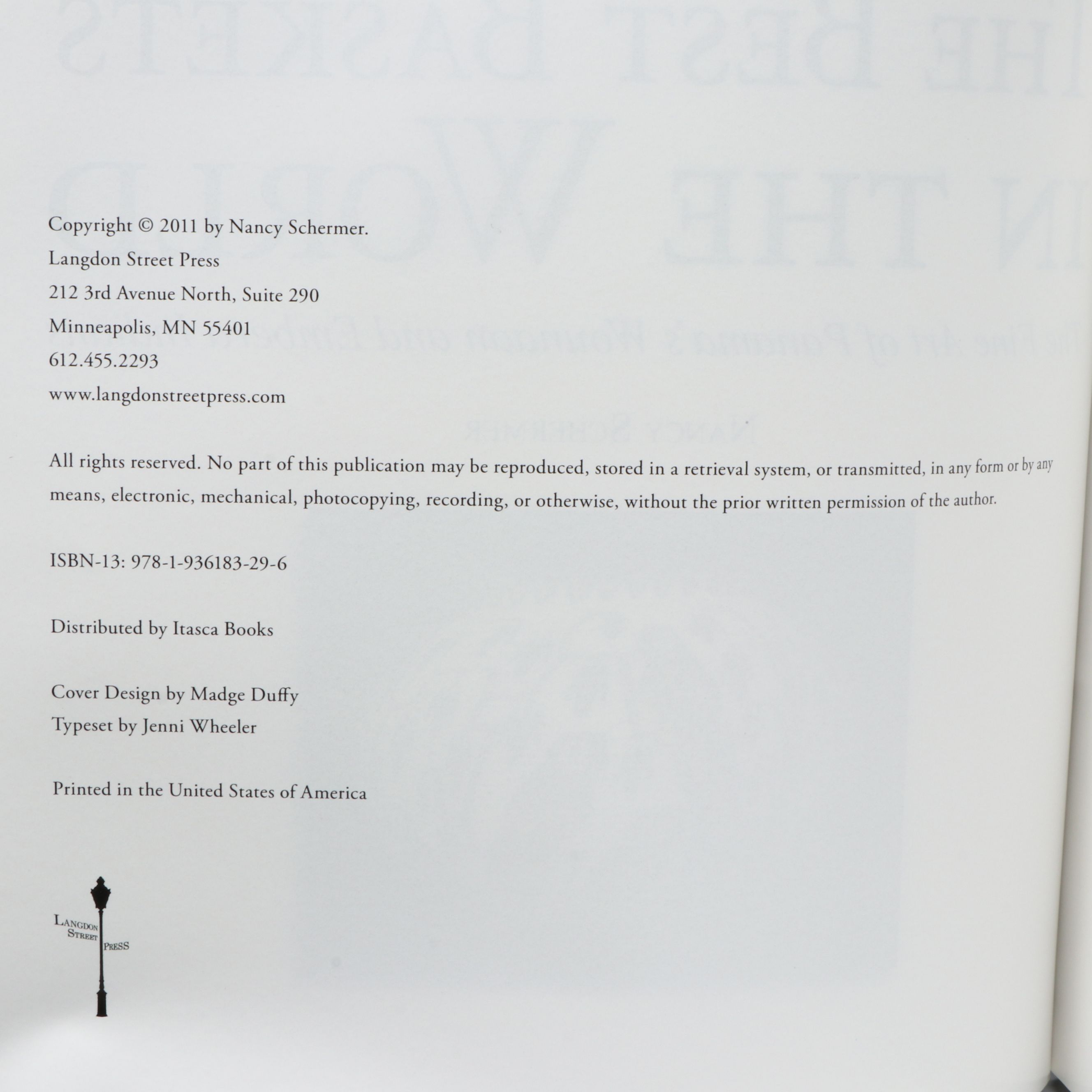 Panamanian Emberá-Wounaan Plant Fiber Basket with Heart-Shaped Leaves and Birds