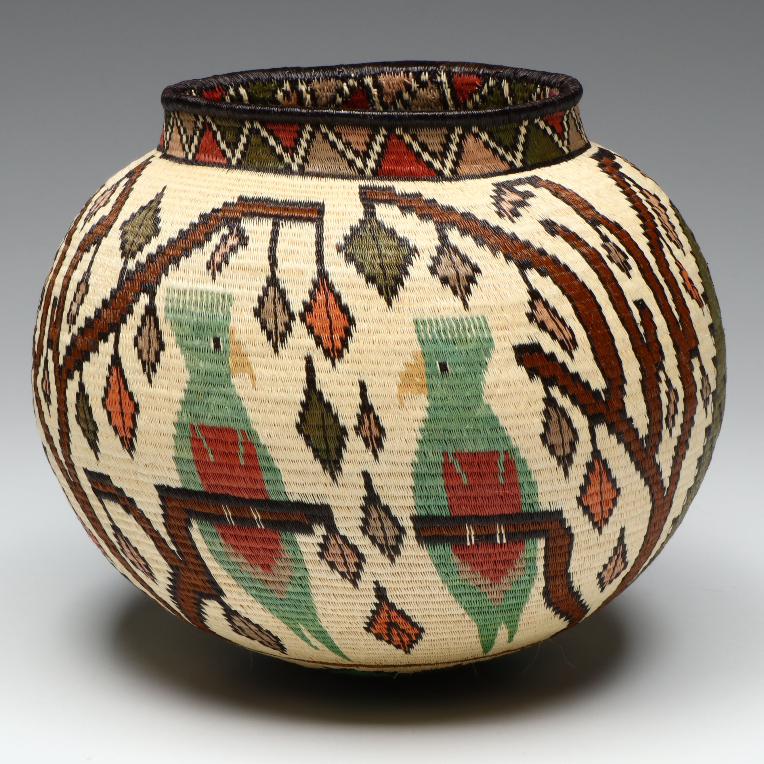 Panamanian Emberá-Wounaan Plant Fiber Basket with Reptiles and Tropical Birds