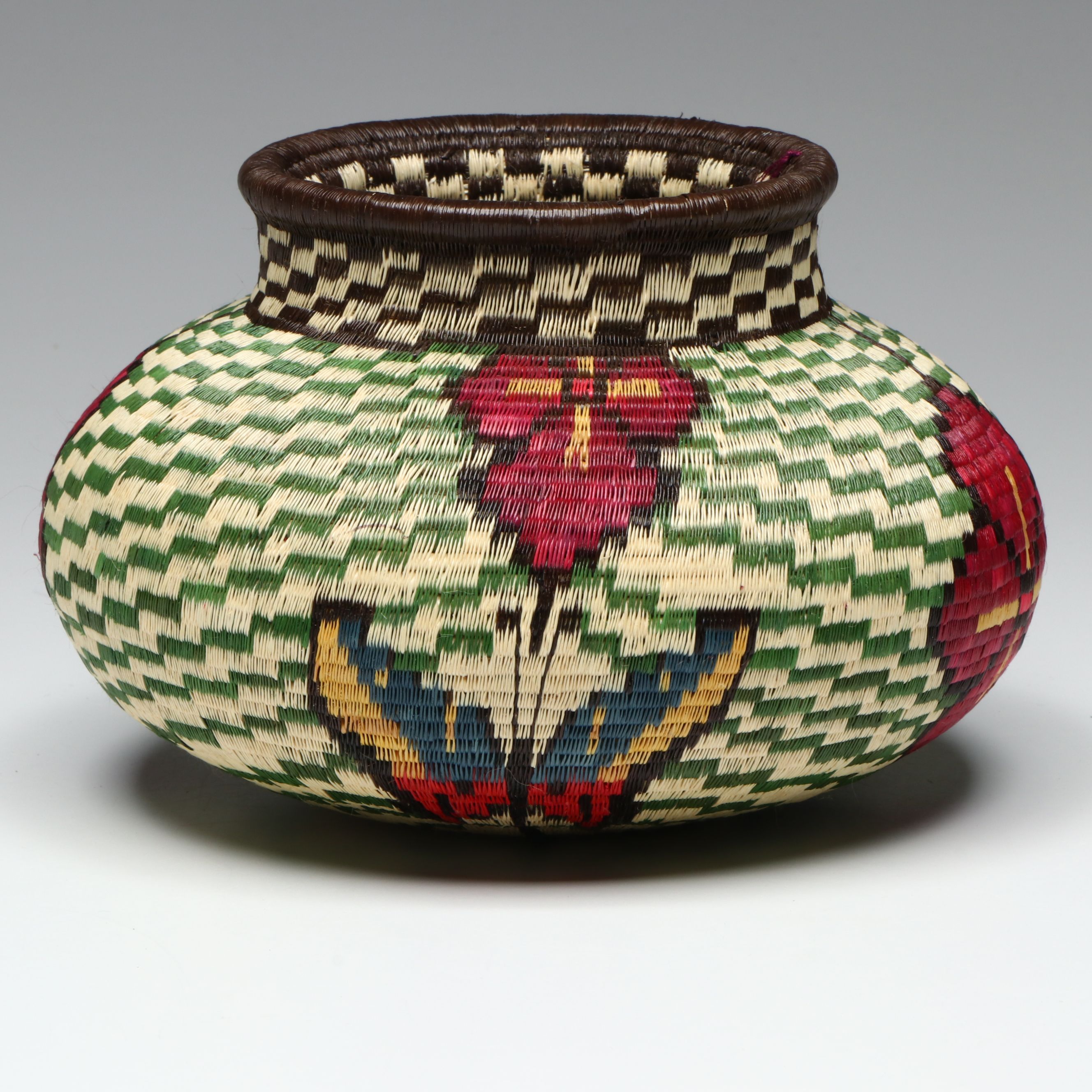 Panama Wounaan/Emberá Hand-Woven Chunga Fiber Basket