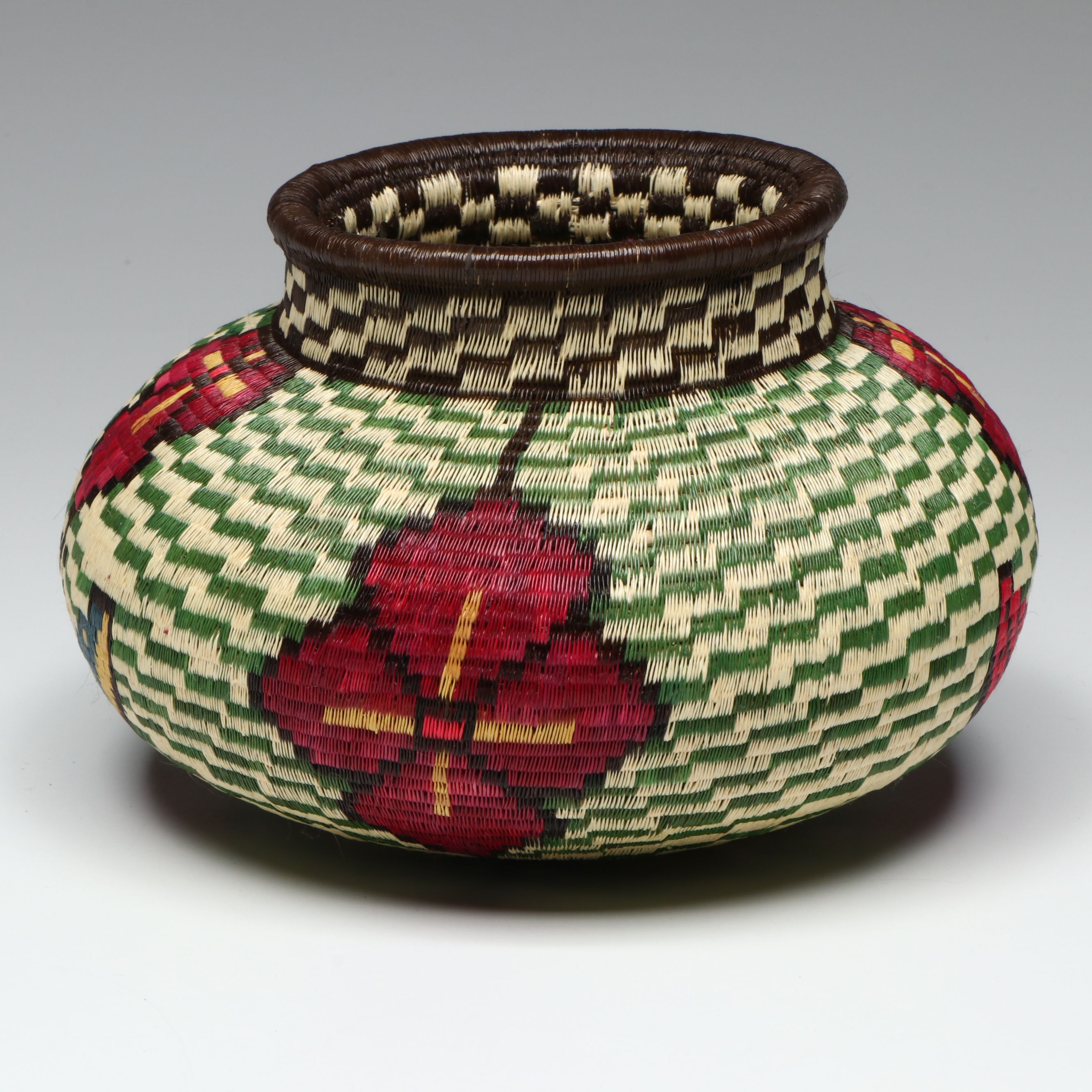 Panama Wounaan/Emberá Hand-Woven Chunga Fiber Basket