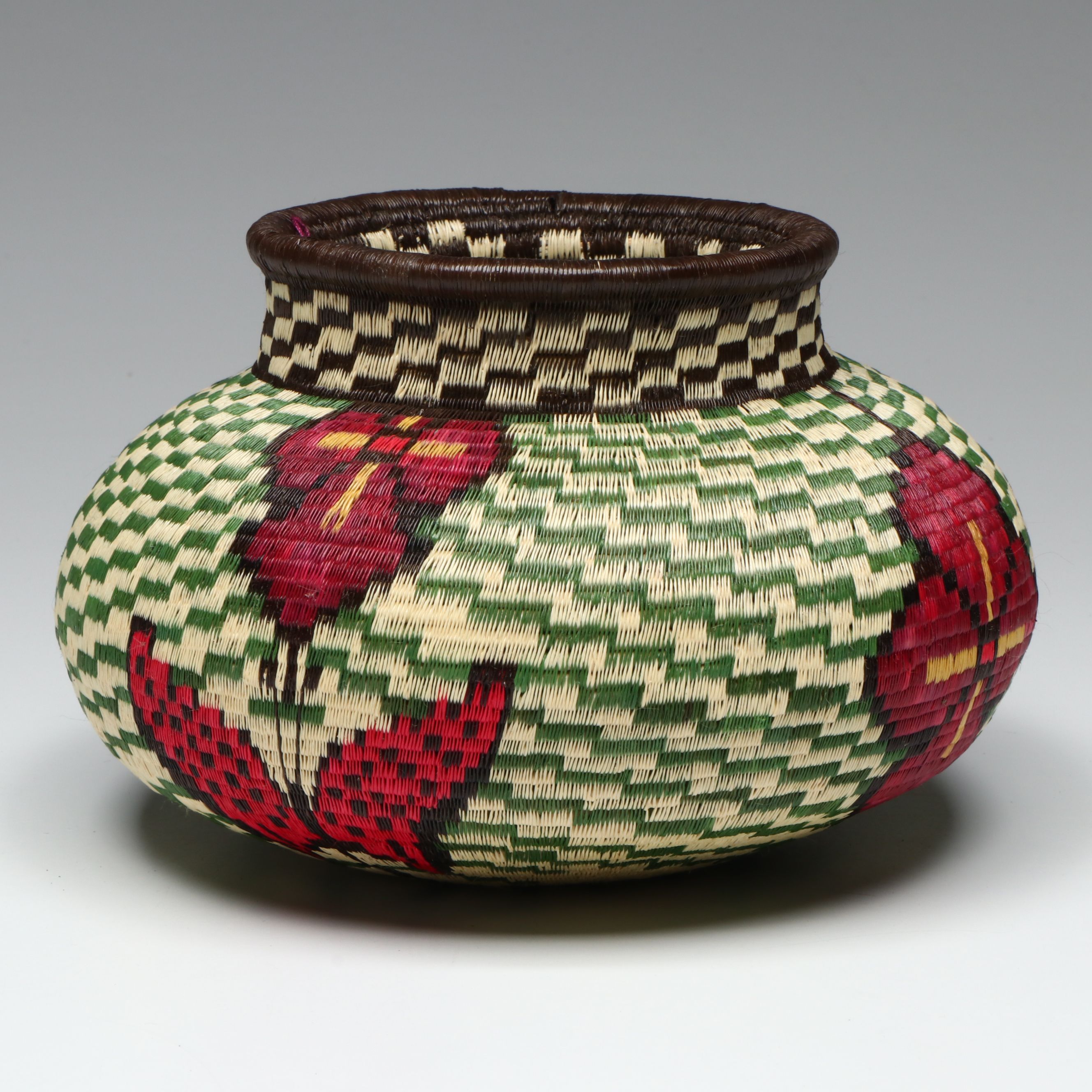 Panama Wounaan/Emberá Hand-Woven Chunga Fiber Basket