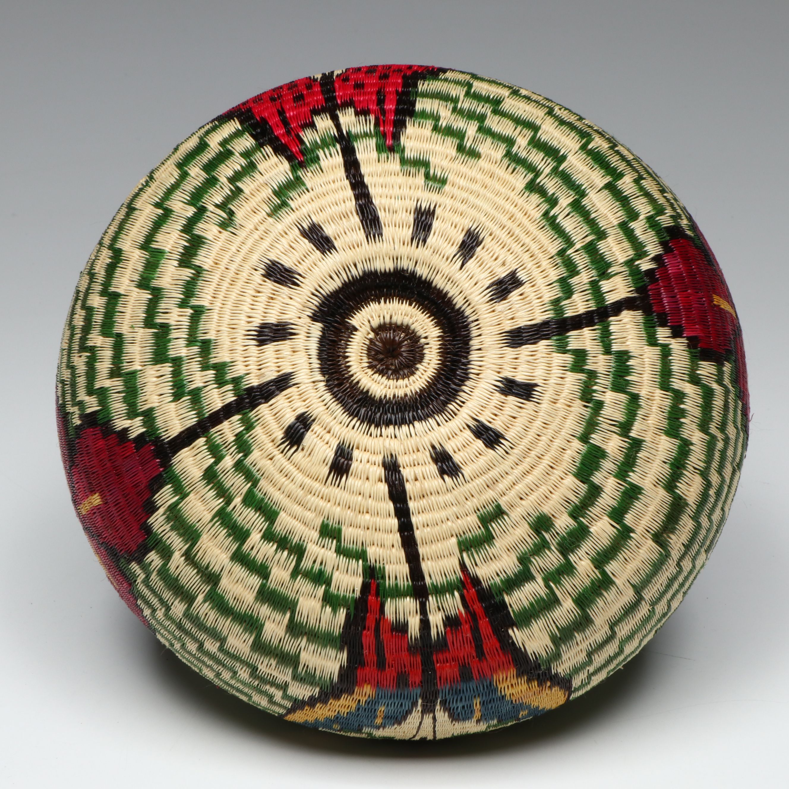 Panama Wounaan/Emberá Hand-Woven Chunga Fiber Basket