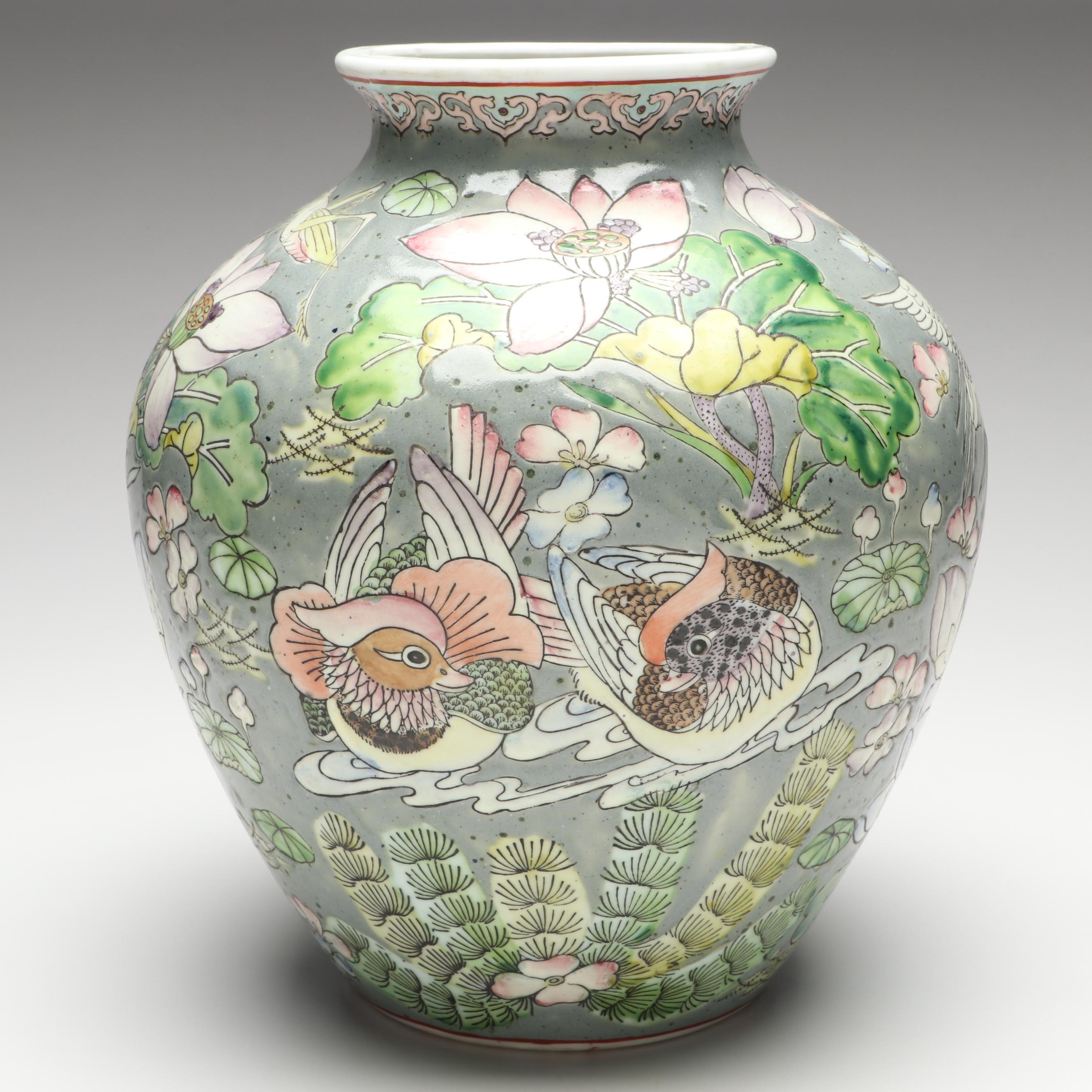 Chinese Jiaqing Style Porcelain Vase