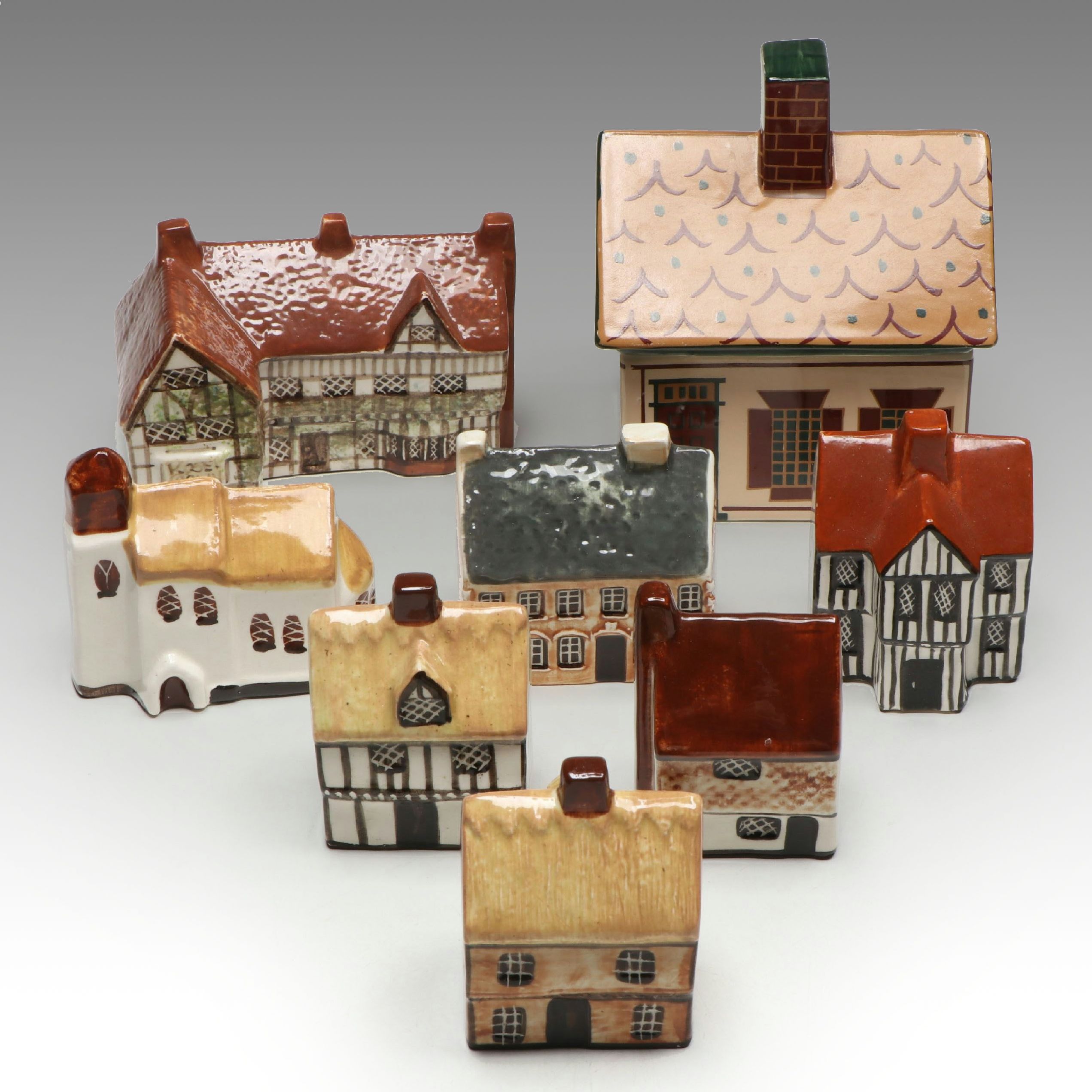 Prestige Place Museum of American Folk Art Ceramic Candle with Suffolk Cottages