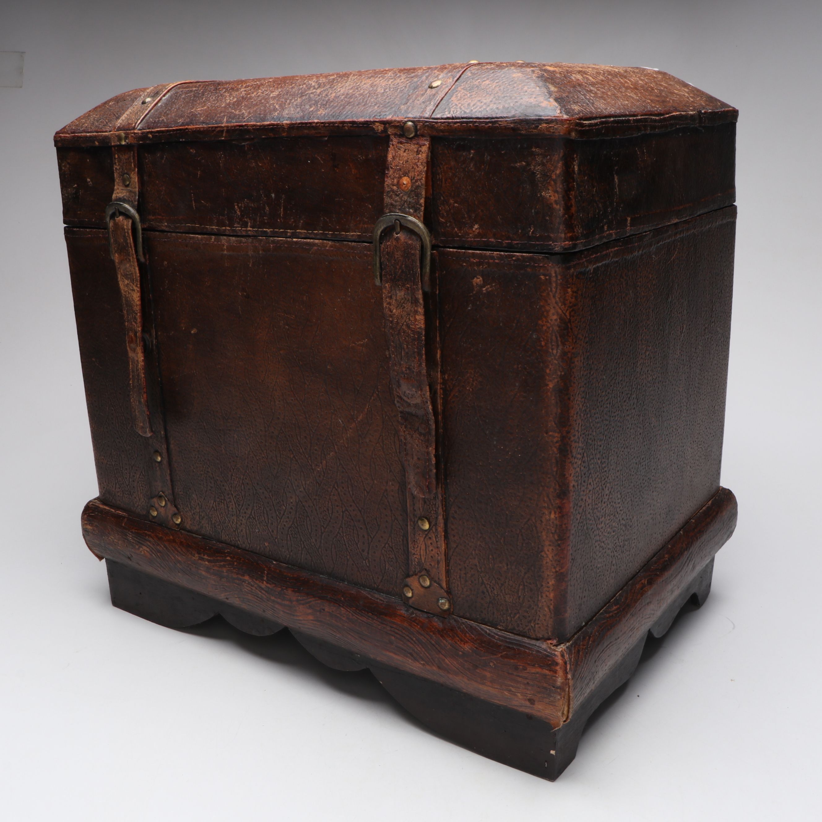 Leather Lined Chest with Southwestern Style Blanket