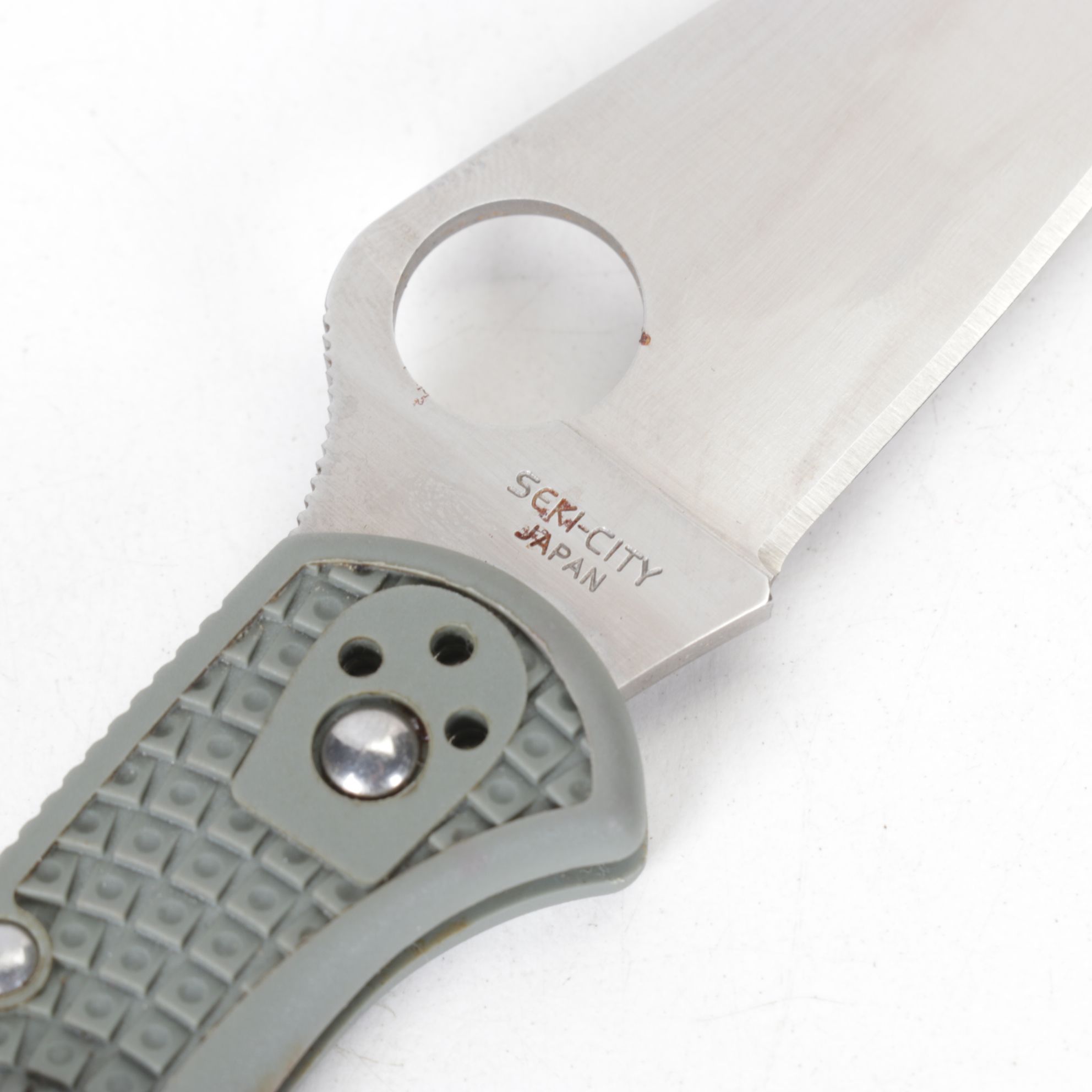 Spyderco "Delica 4" Lightweight Flat Ground Folding Knife