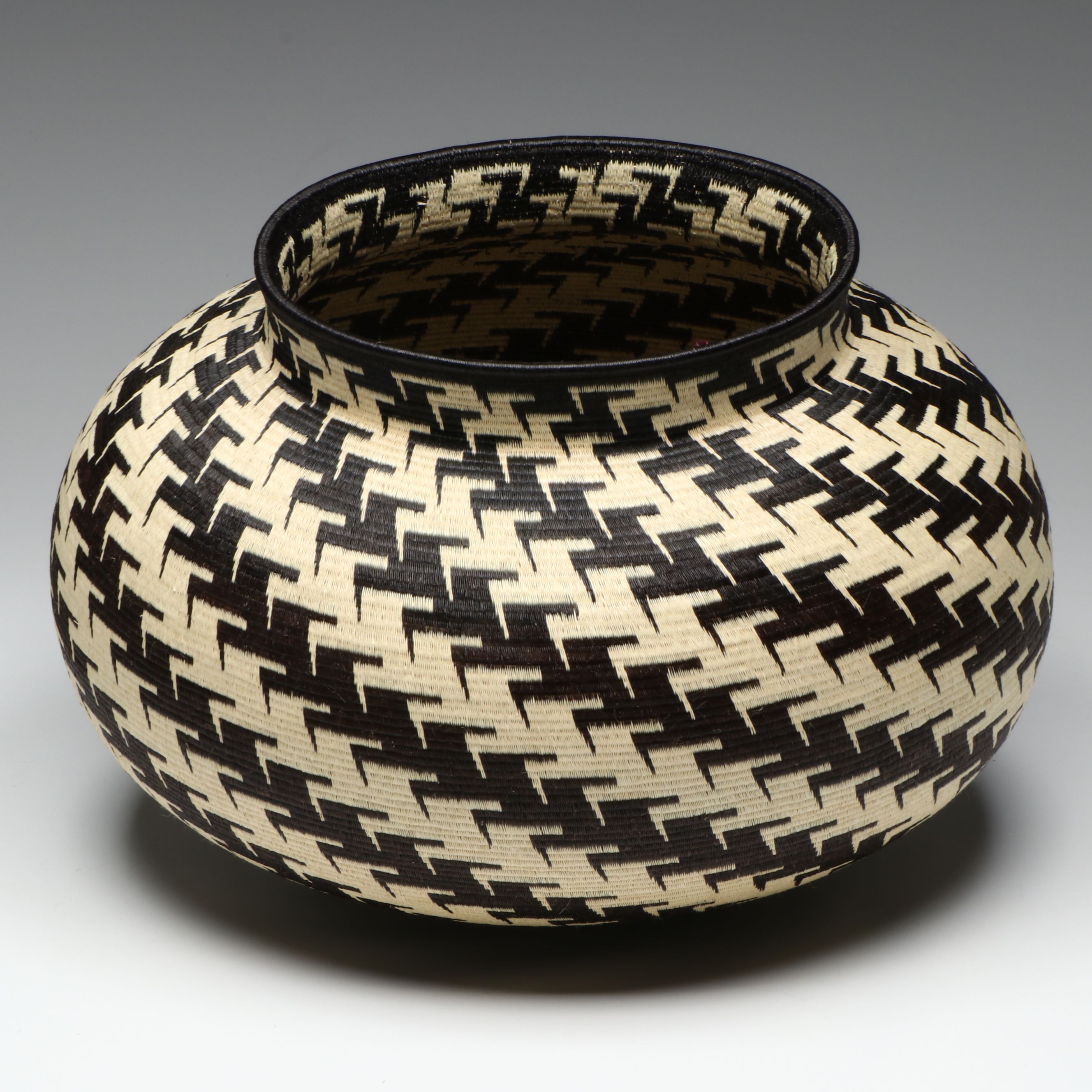 Maria Lena Chocho Emberá-Wounaan Chunga and Nahuala Fiber Basket