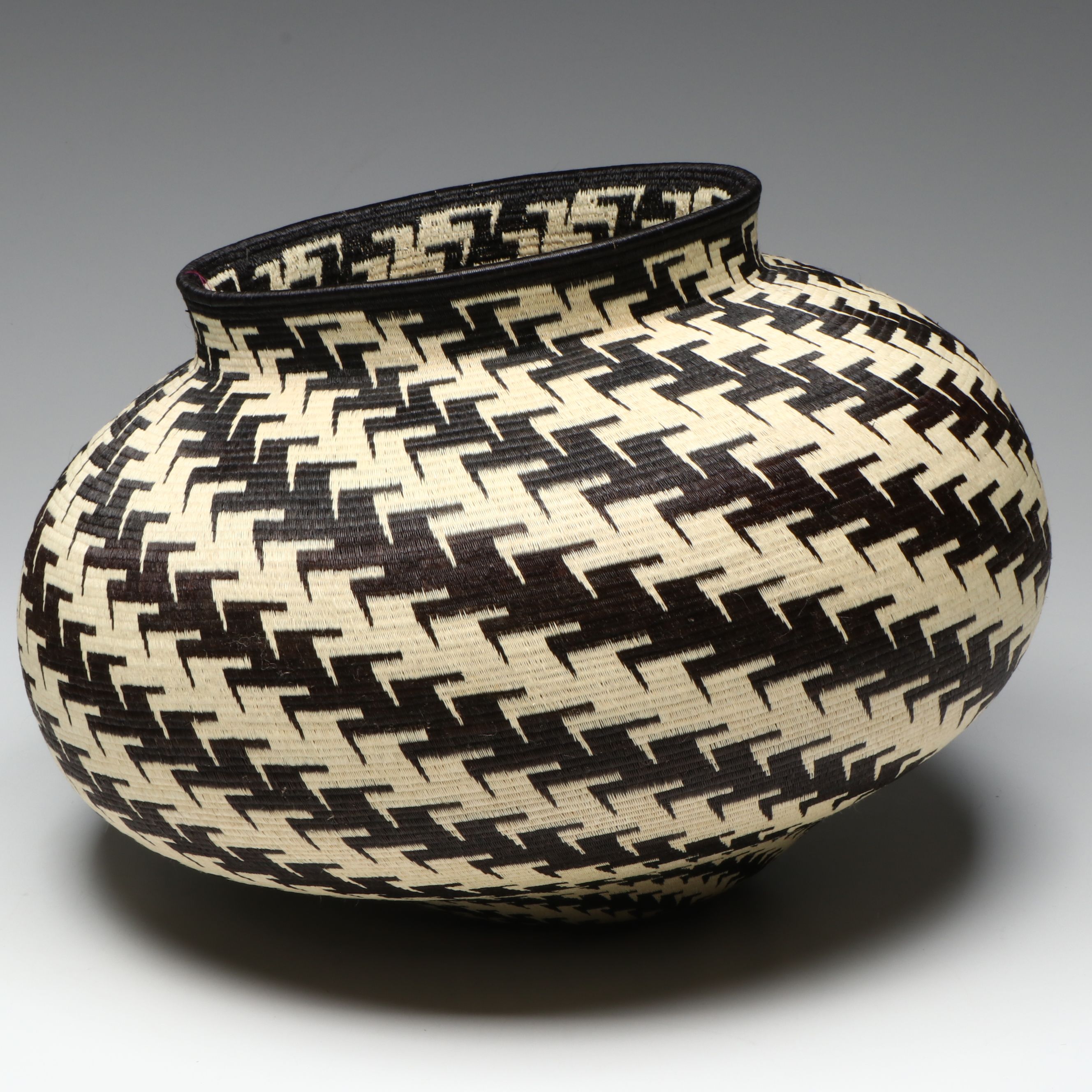 Maria Lena Chocho Emberá-Wounaan Chunga and Nahuala Fiber Basket