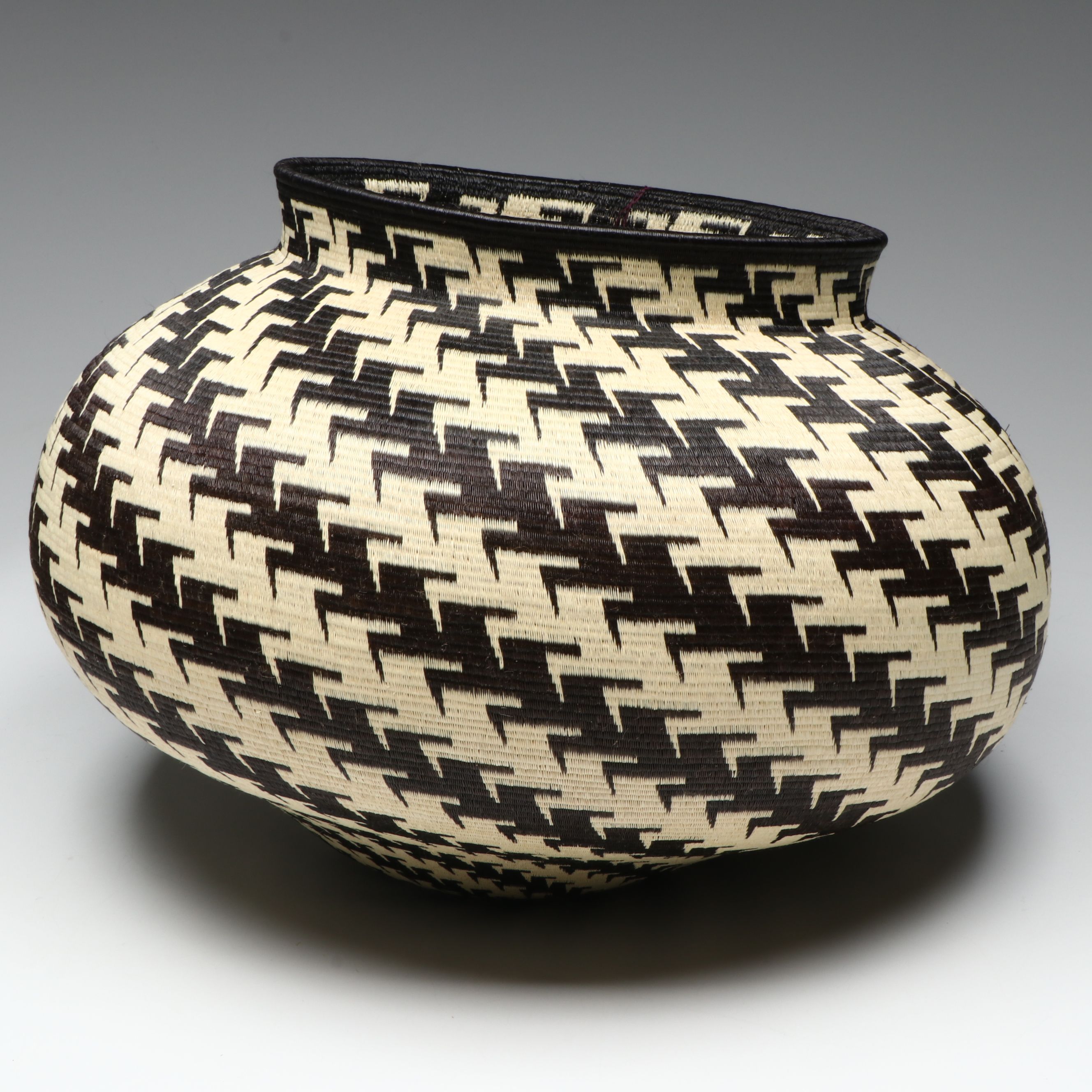 Maria Lena Chocho Emberá-Wounaan Chunga and Nahuala Fiber Basket