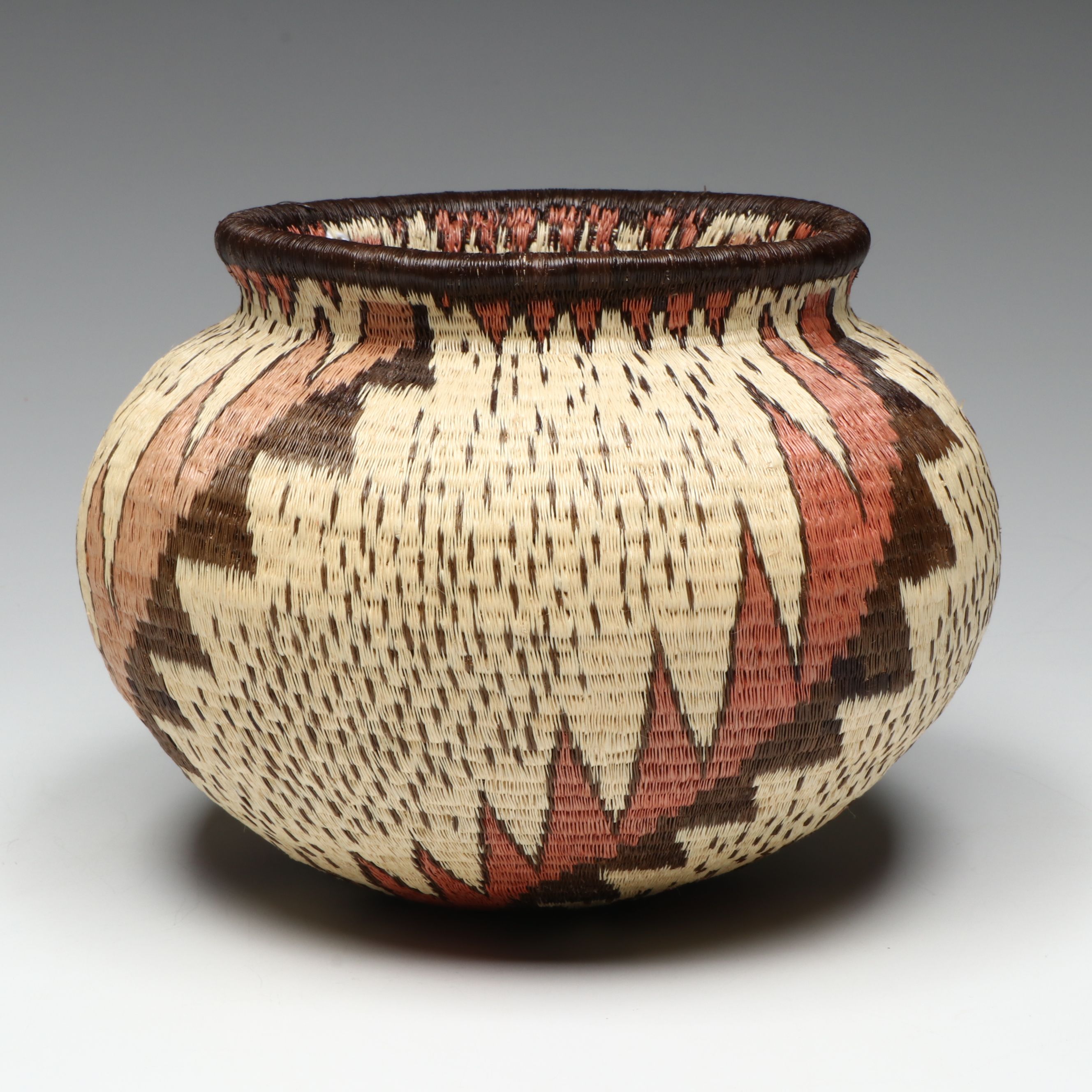 Panamanian Emberá-Wounaan Woven Black Palm Chunga Fiber Basket