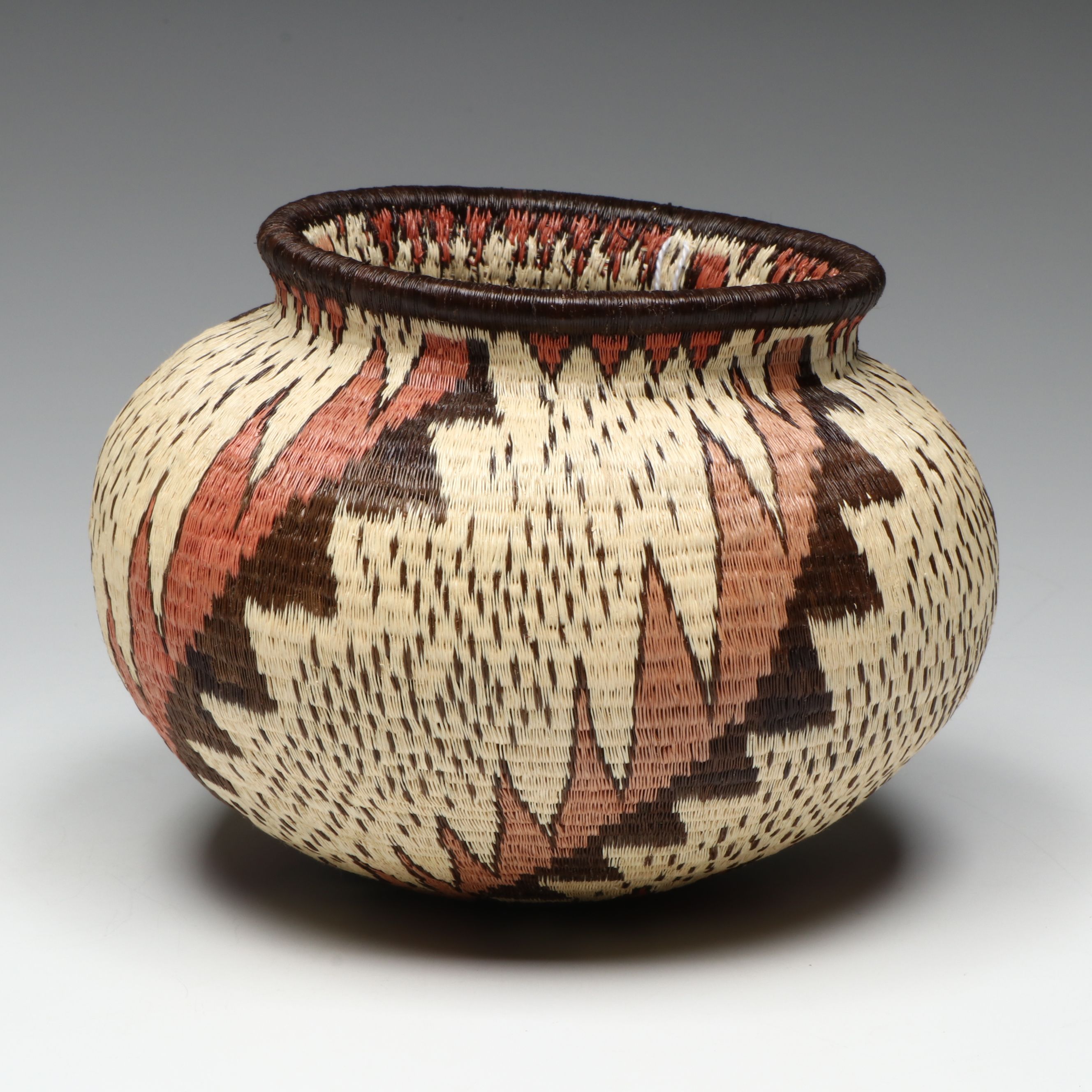 Panamanian Emberá-Wounaan Woven Black Palm Chunga Fiber Basket