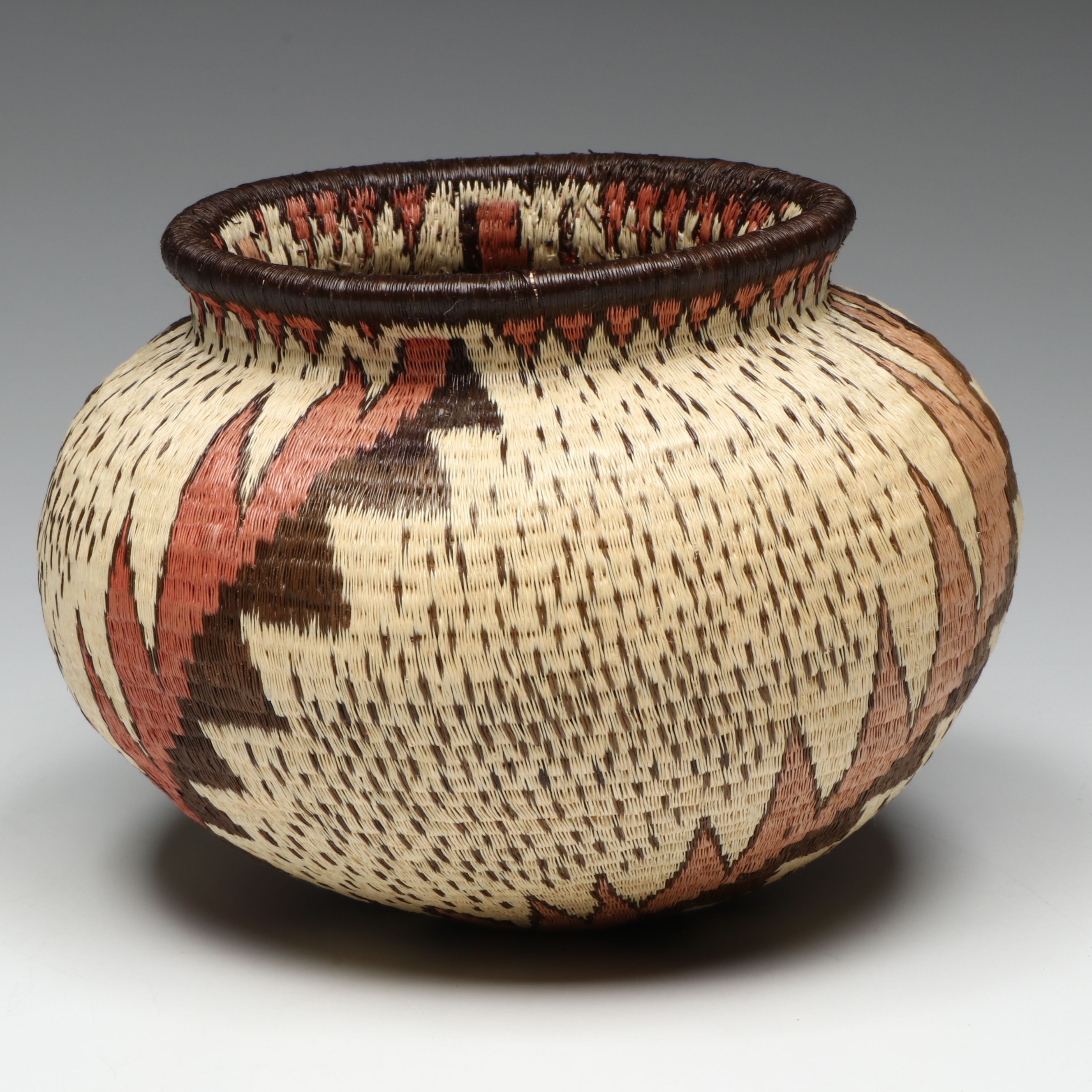 Panamanian Emberá-Wounaan Woven Black Palm Chunga Fiber Basket