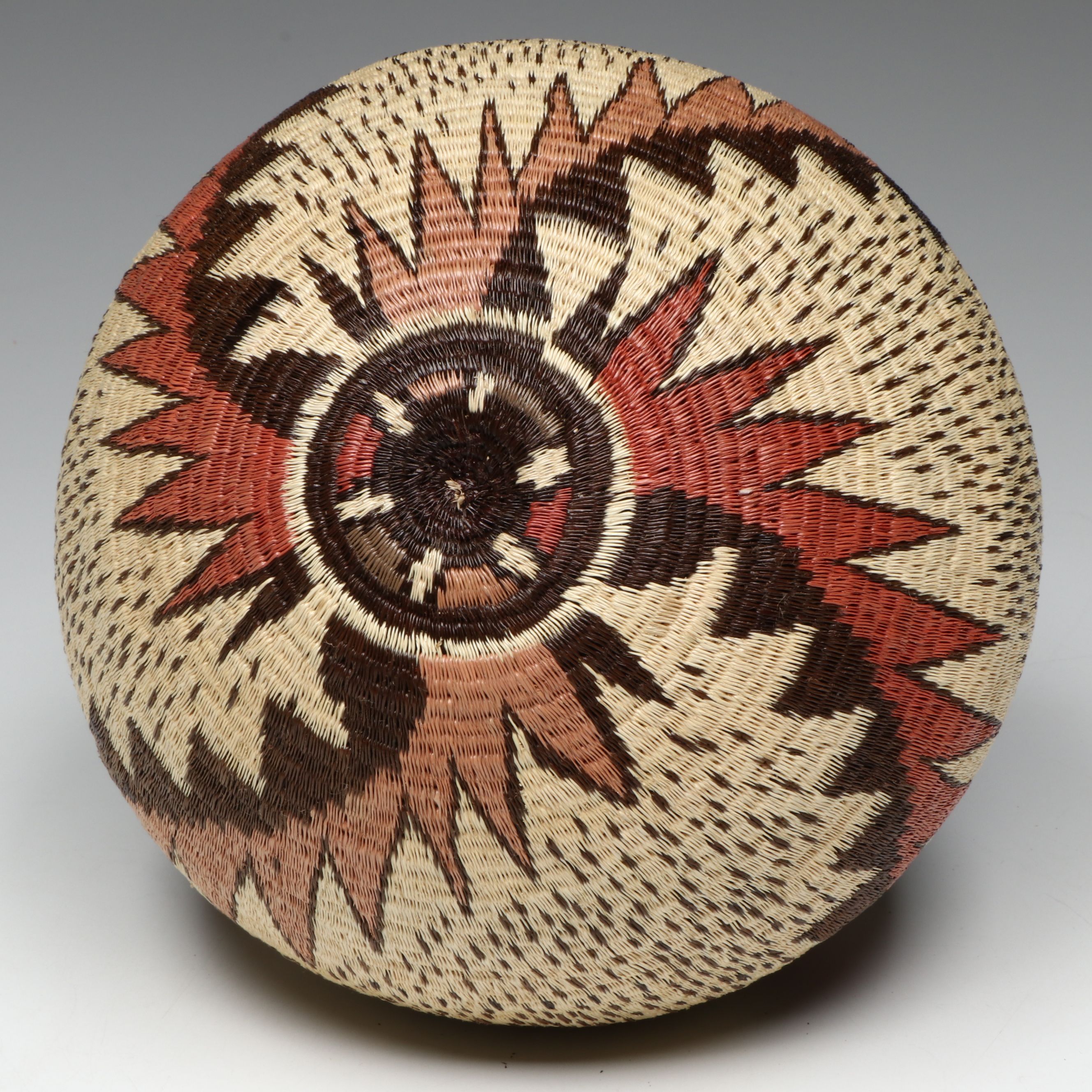 Panamanian Emberá-Wounaan Woven Black Palm Chunga Fiber Basket