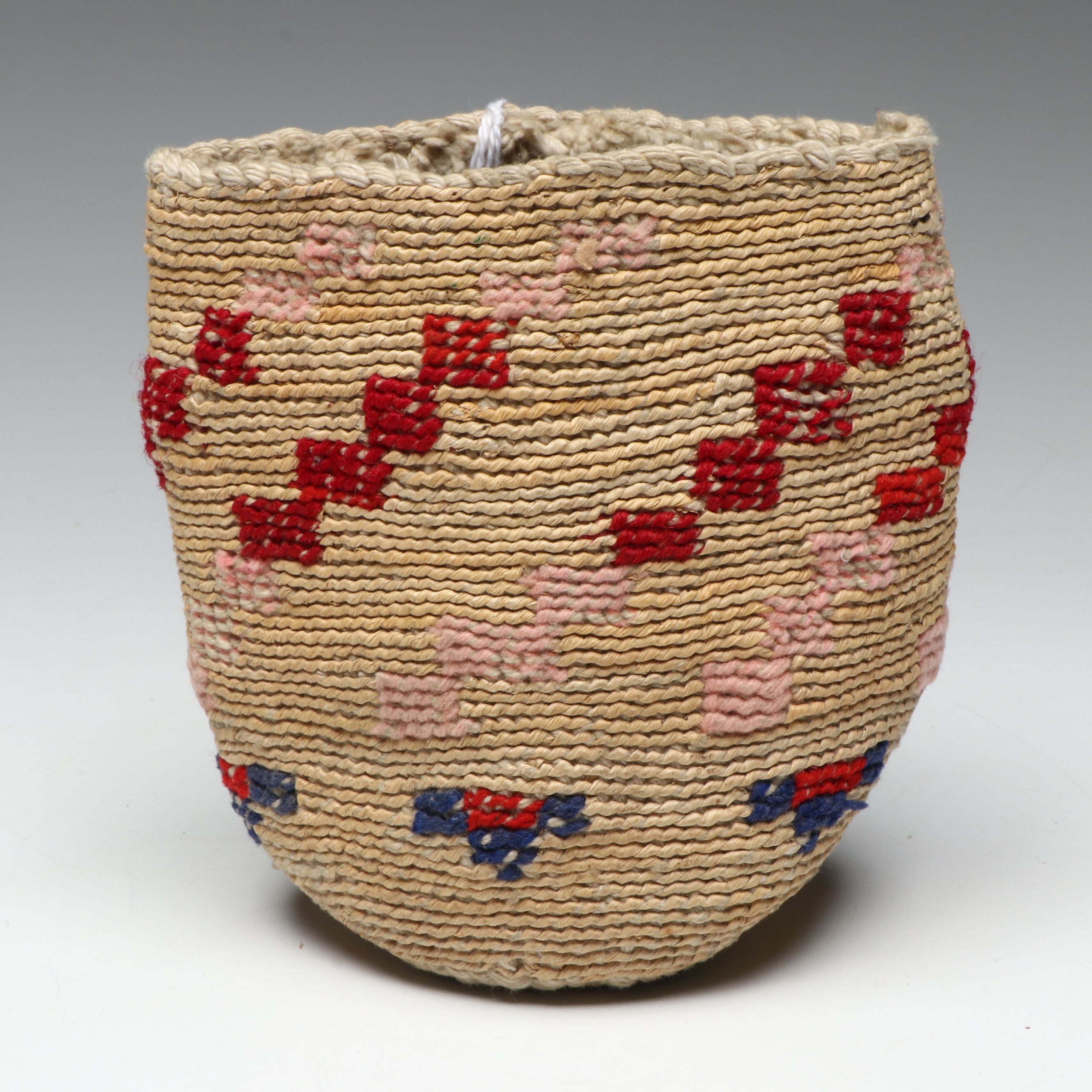 Nimiipuu (Nez Perce) Corn Husk and Wool Sally Bag with Geometric Designs