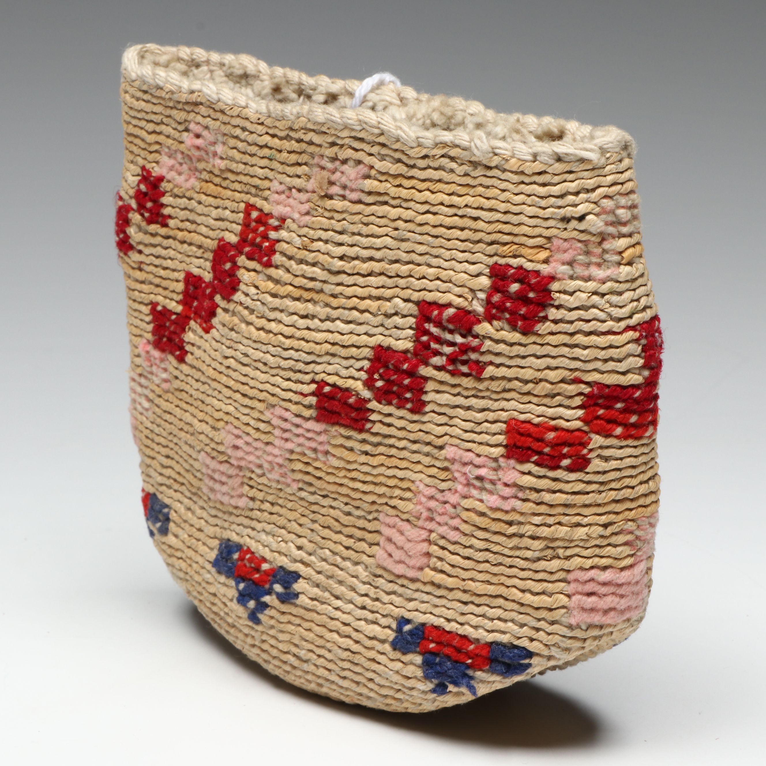 Nimiipuu (Nez Perce) Corn Husk and Wool Sally Bag with Geometric Designs