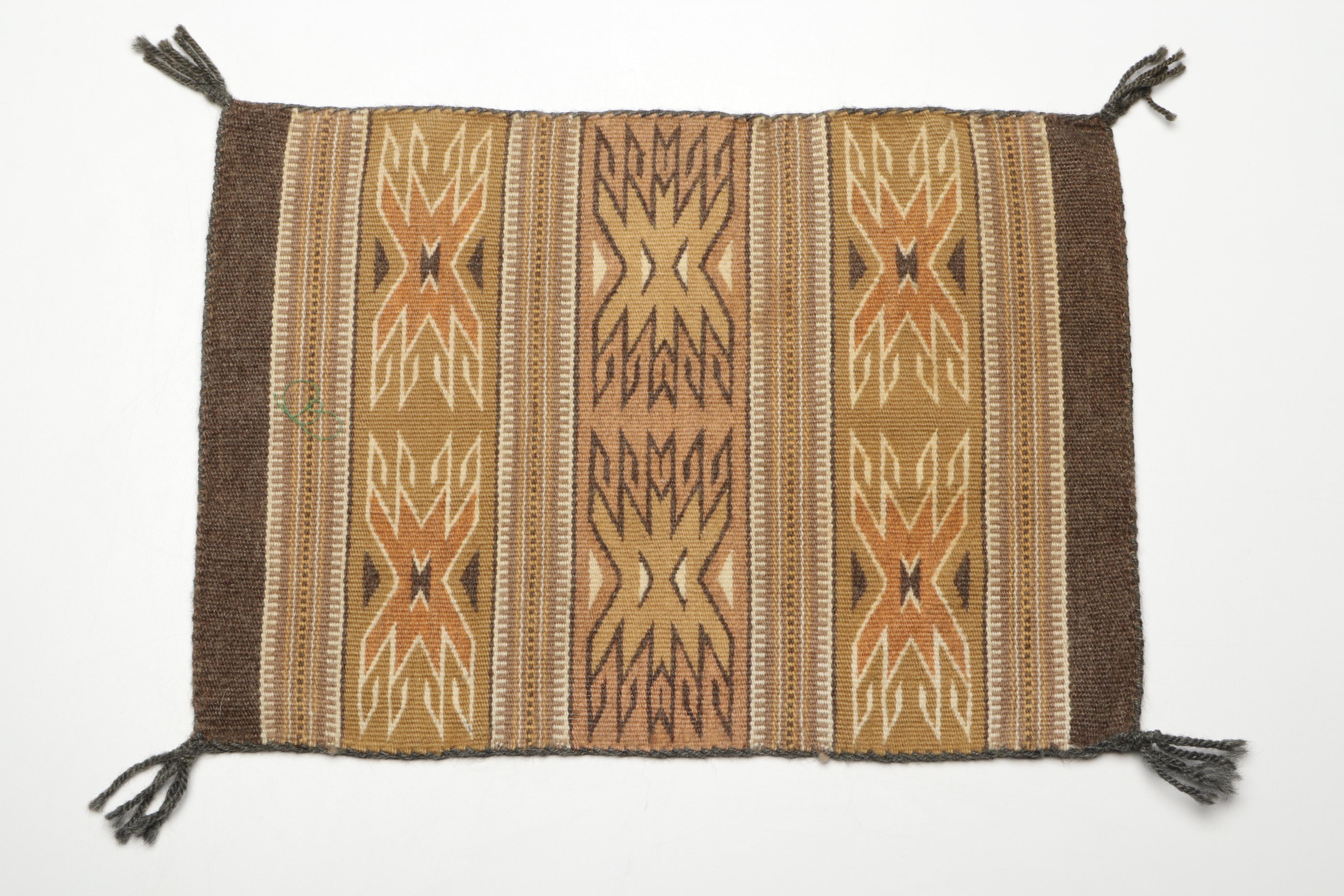 1'6 x 2'4 Handwoven Navajo Klagetoh with Wide Ruins Style Floor Mats