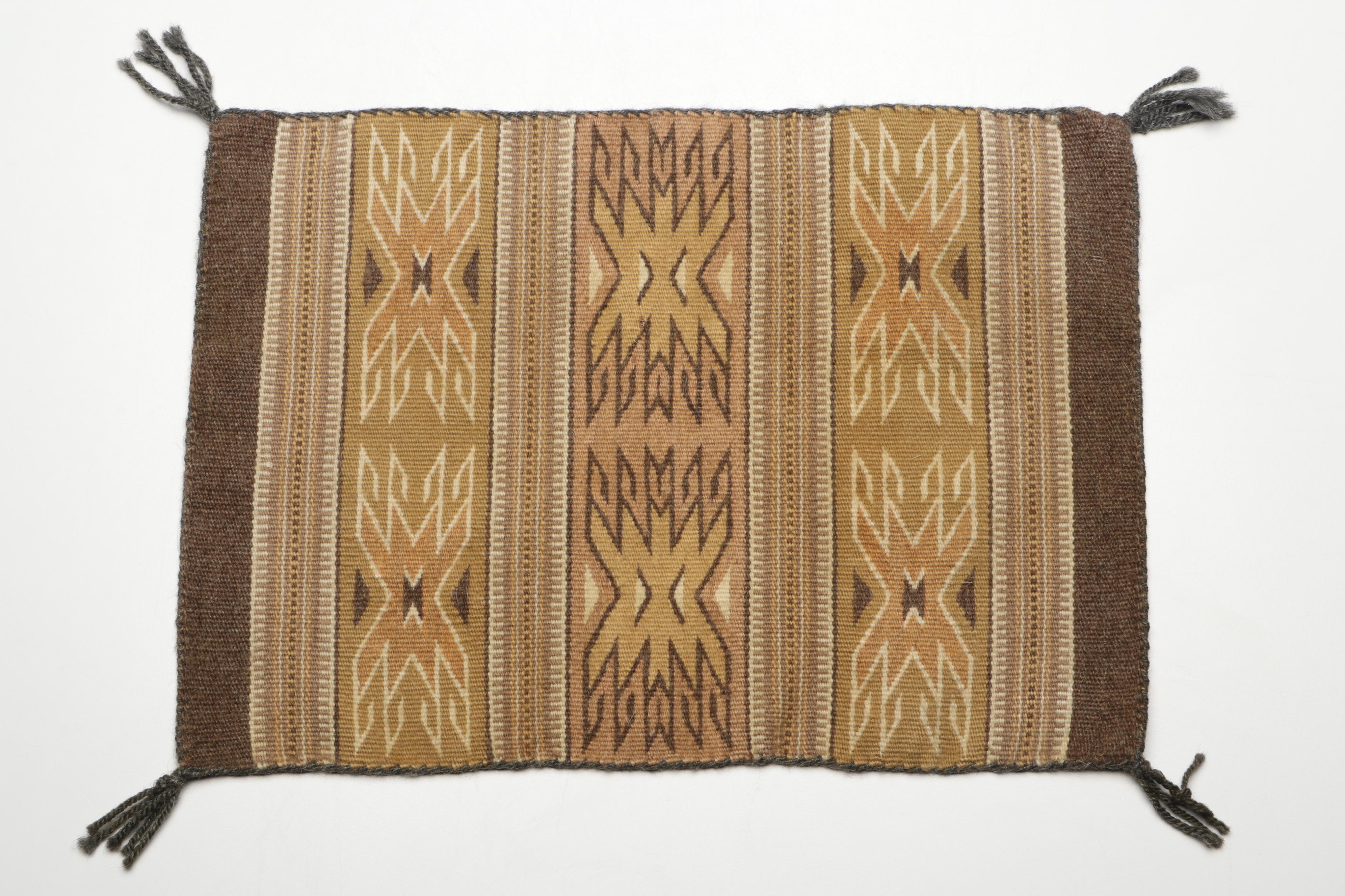 1'6 x 2'4 Handwoven Navajo Klagetoh with Wide Ruins Style Floor Mats
