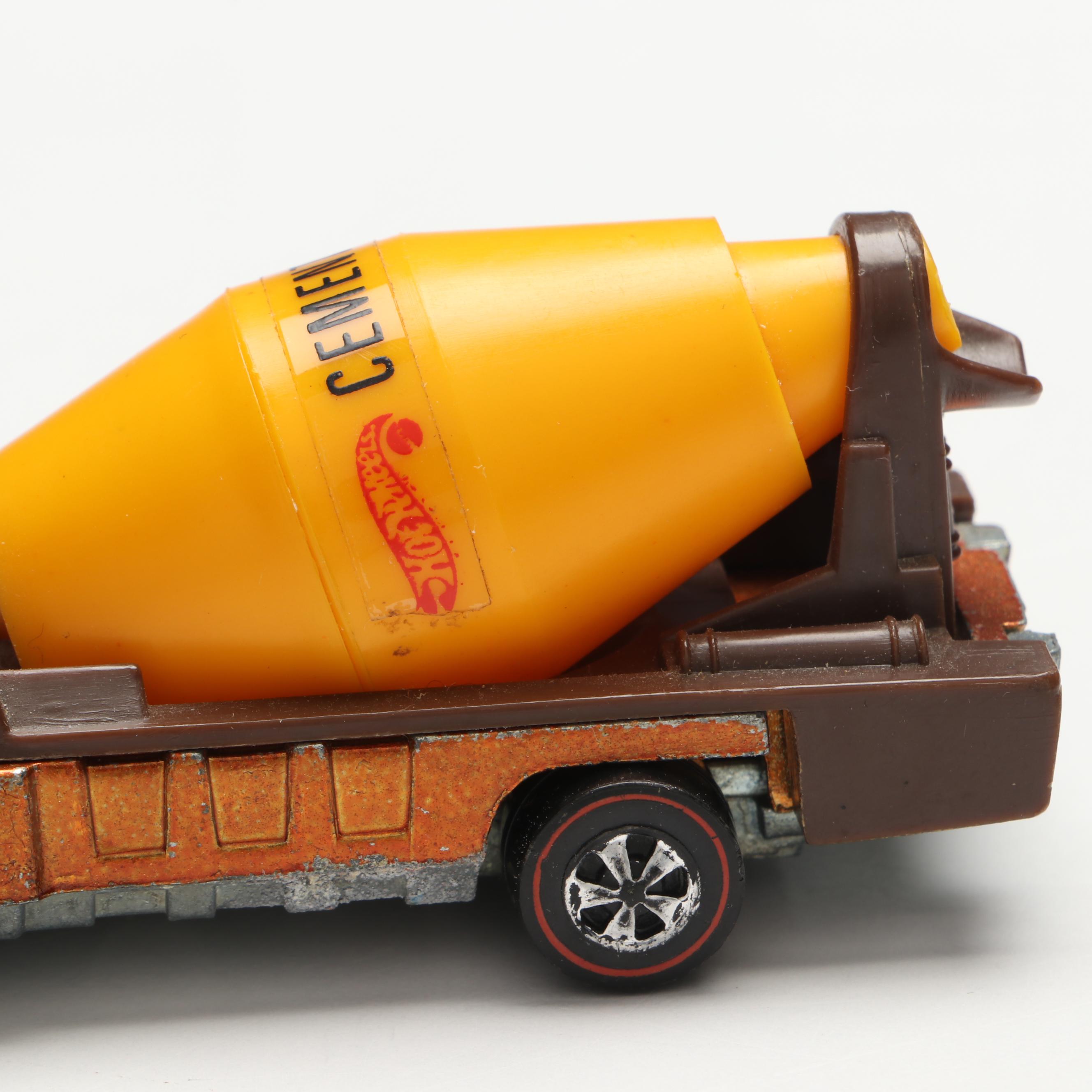 Hot Wheels "Deora," "Dune Daddy" and More Redline Toy Cars