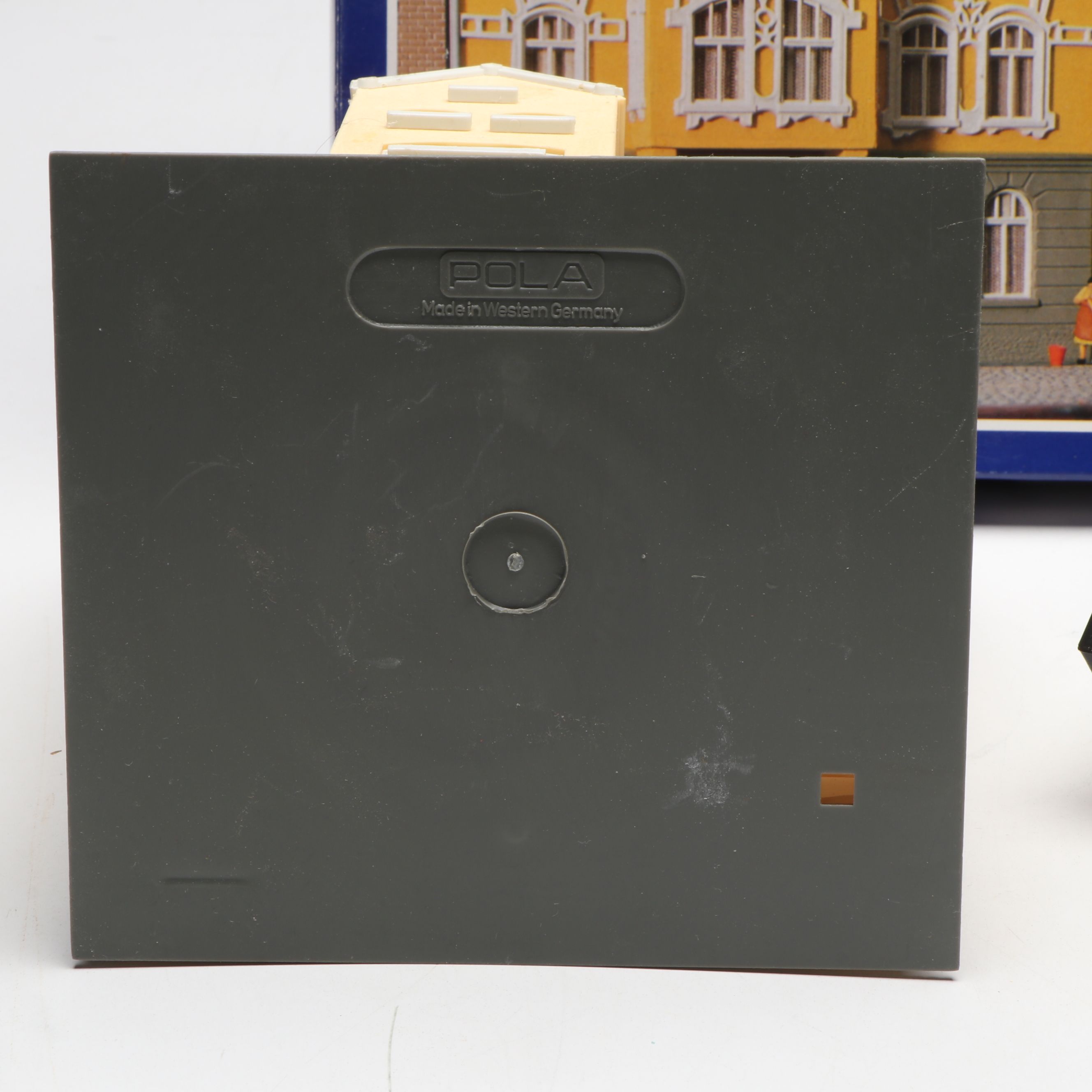 Pola HO Scale Kits and European Style Buildings with MRC Tech II Transformer