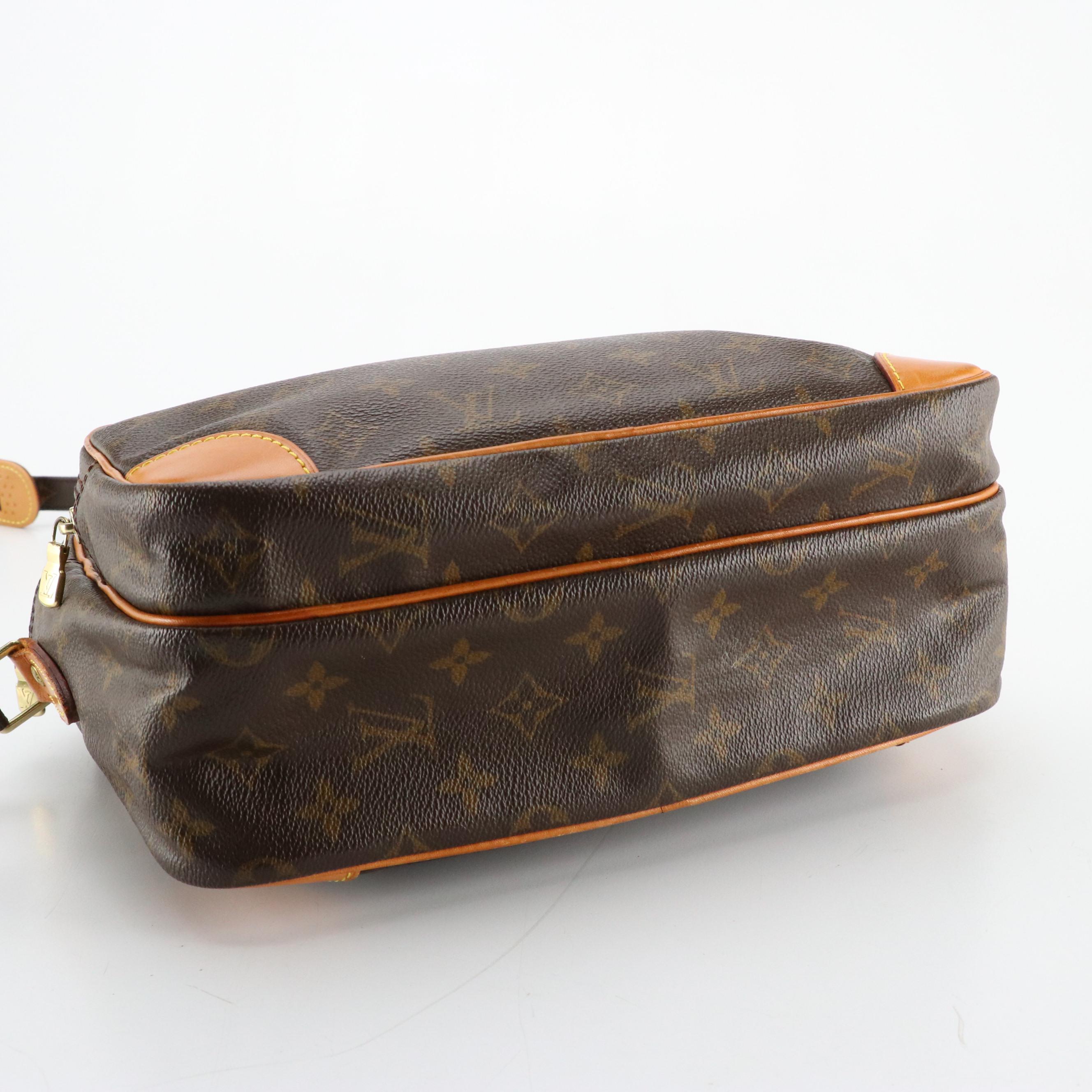 Louis Vuitton Nil 28 Crossbody Messenger Bag in Monogram Canvas