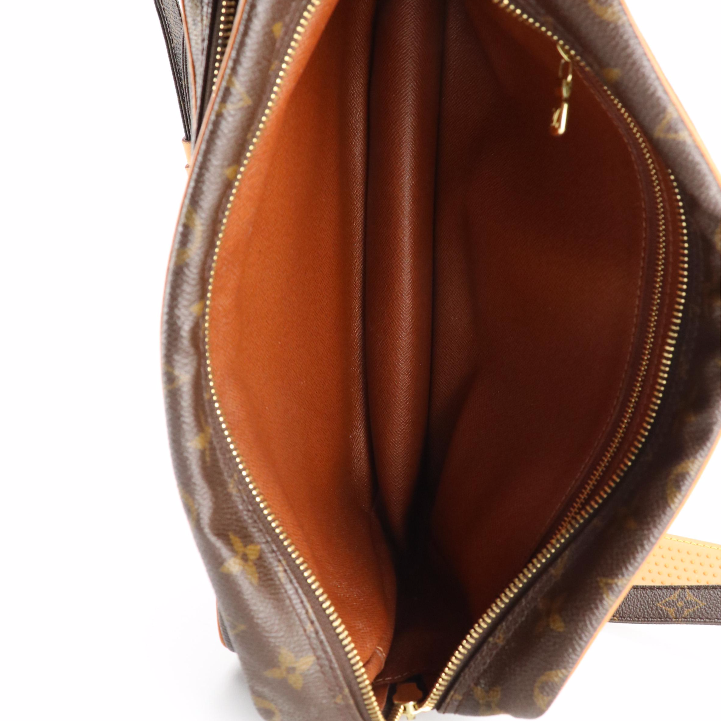 Louis Vuitton Nil 28 Crossbody Messenger Bag in Monogram Canvas