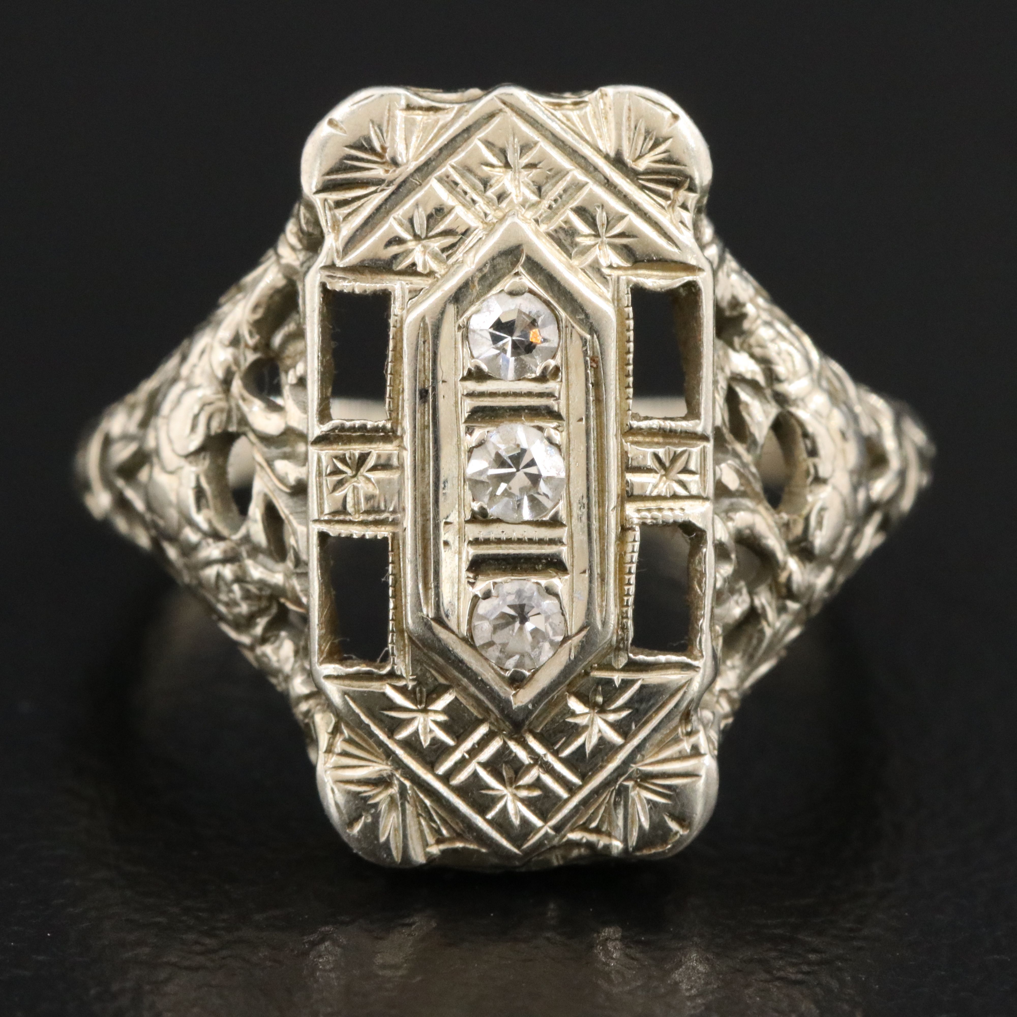 Antique 18K 0.09 CTW Diamond Ring