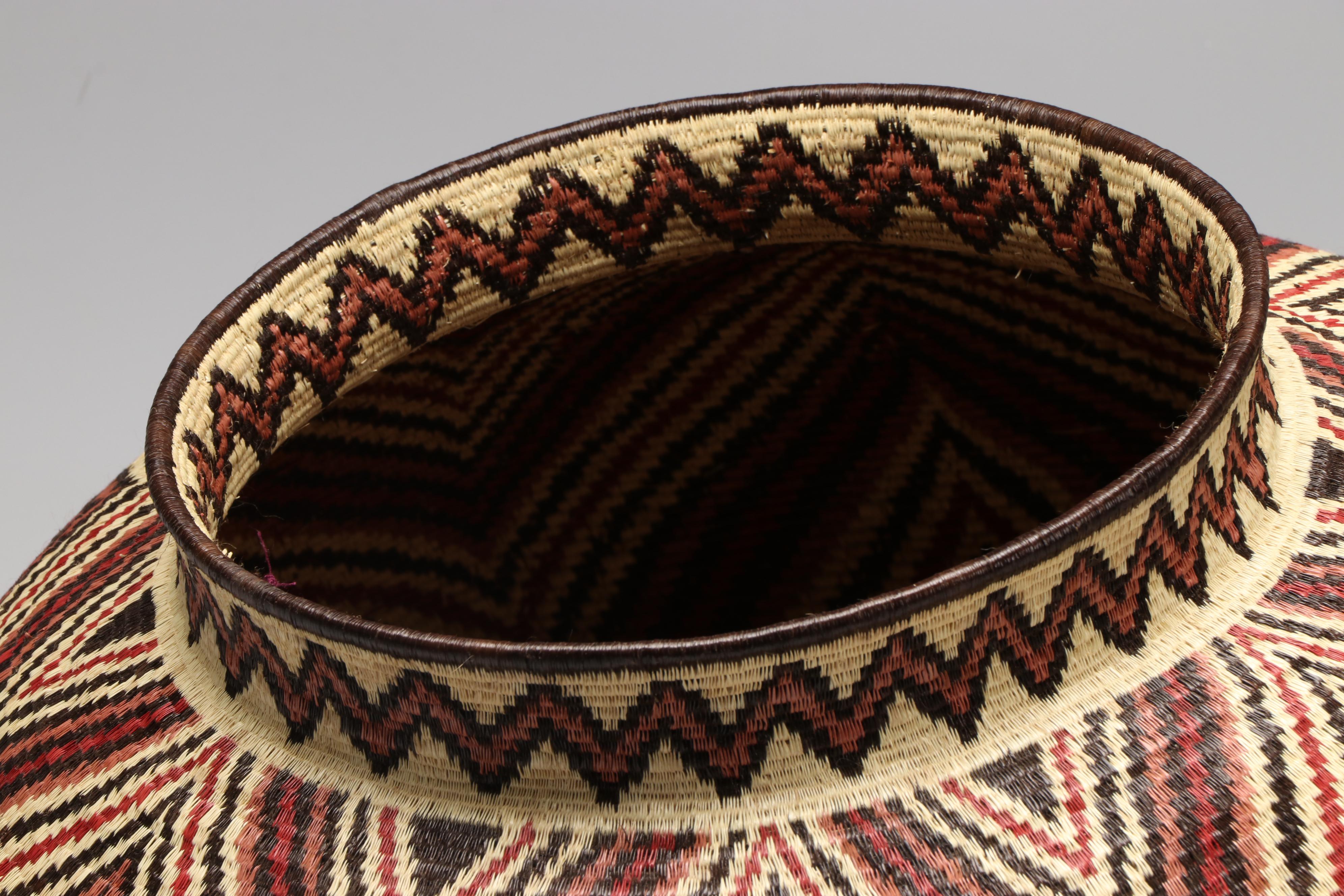 Darien Rainforest Emberá-Wounaan Woven Black Palm Chunga Fiber Basket