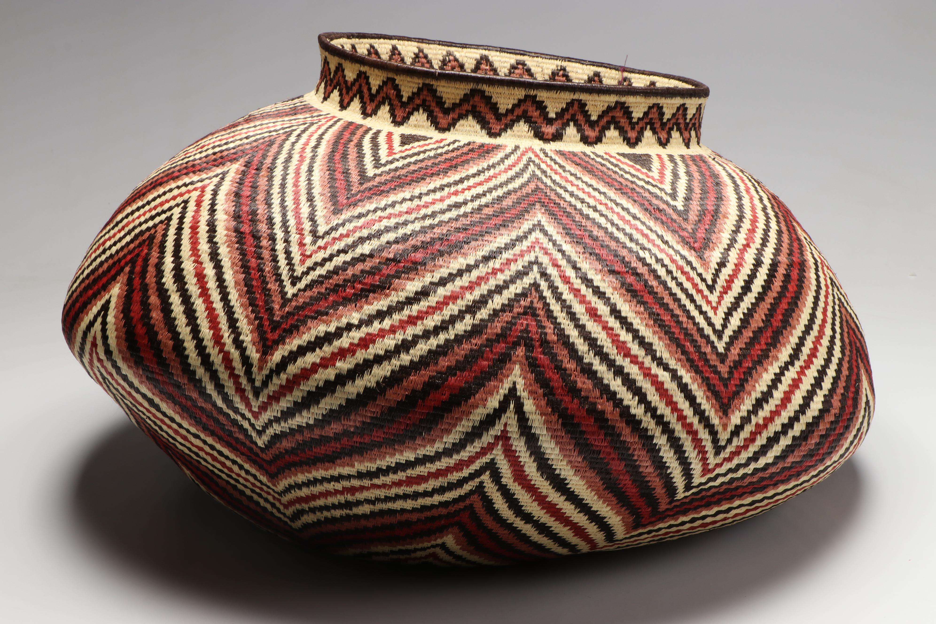 Darien Rainforest Emberá-Wounaan Woven Black Palm Chunga Fiber Basket