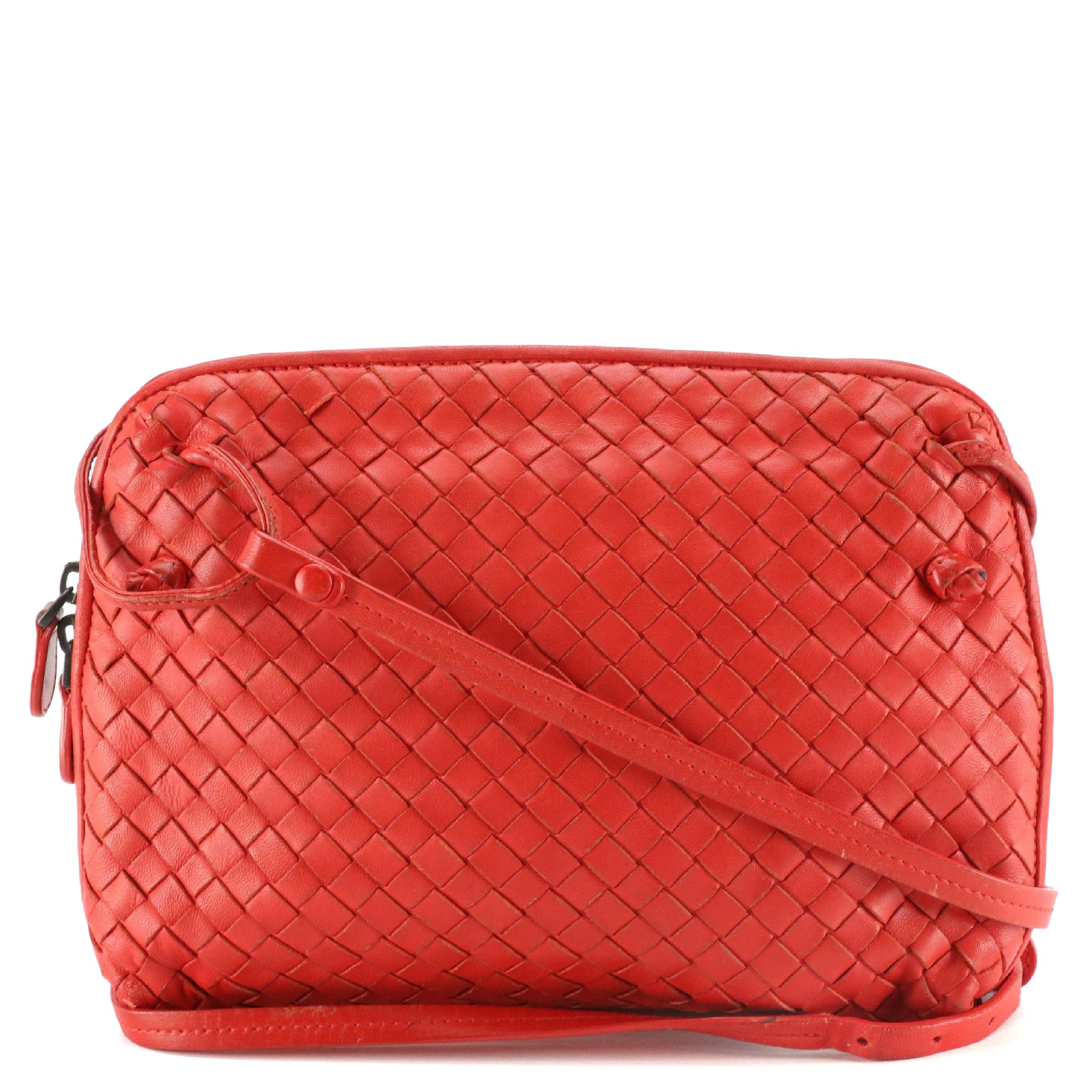 Bottega Veneta Zippered Crossbody Bag in Red Intrecciato Nappa Leather